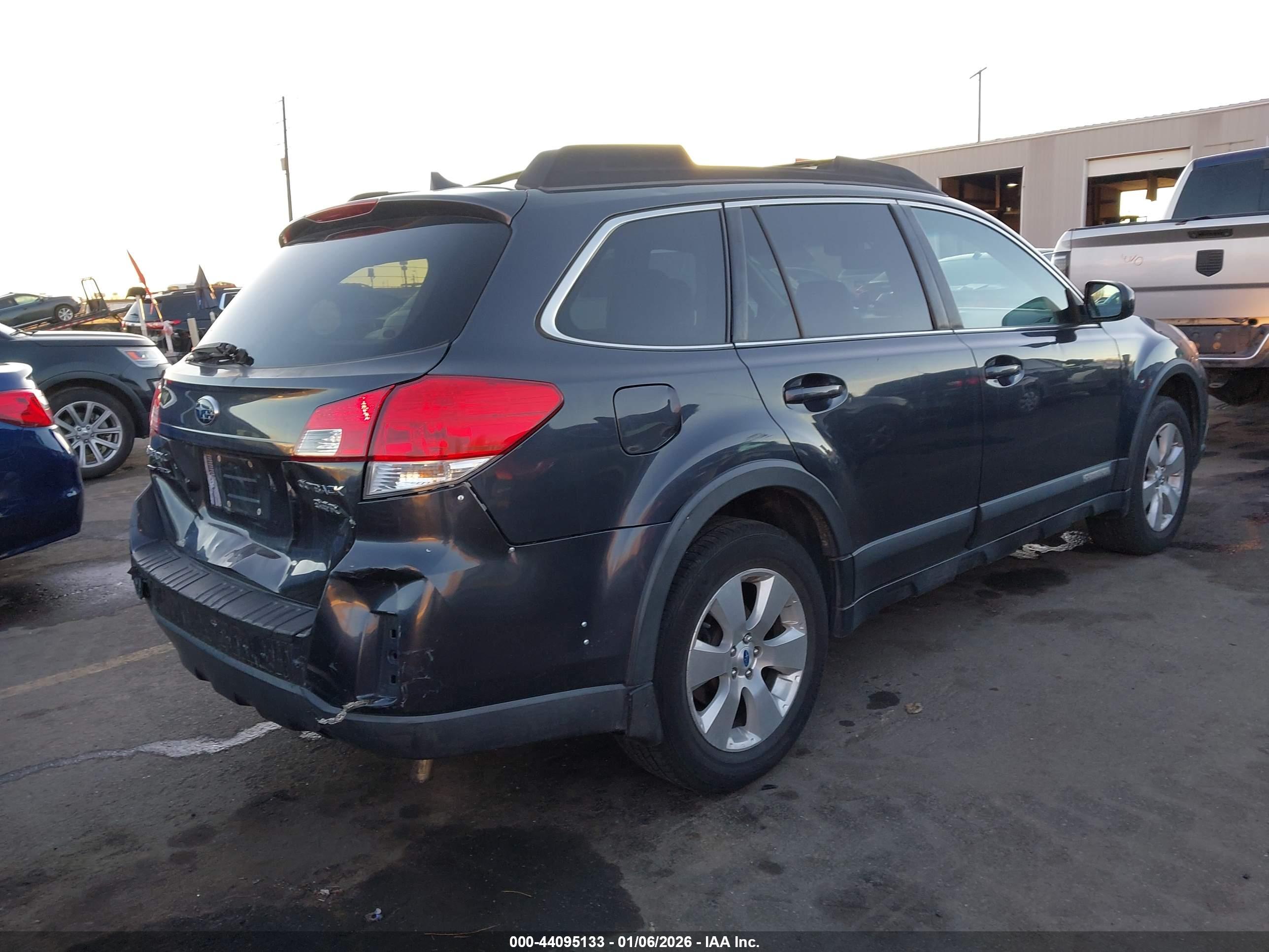 SUBARU OUTBACK image 4