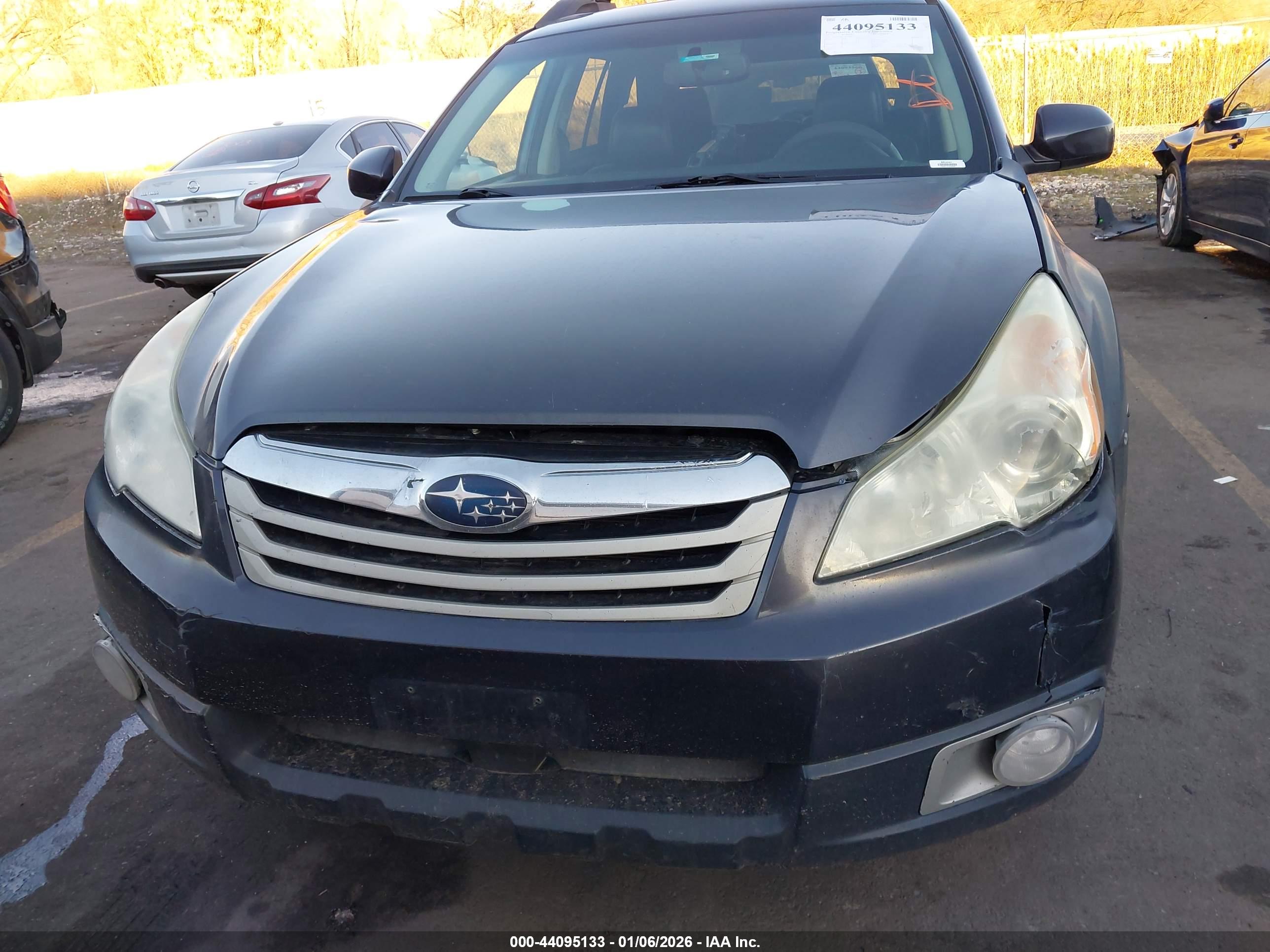 SUBARU OUTBACK image 6