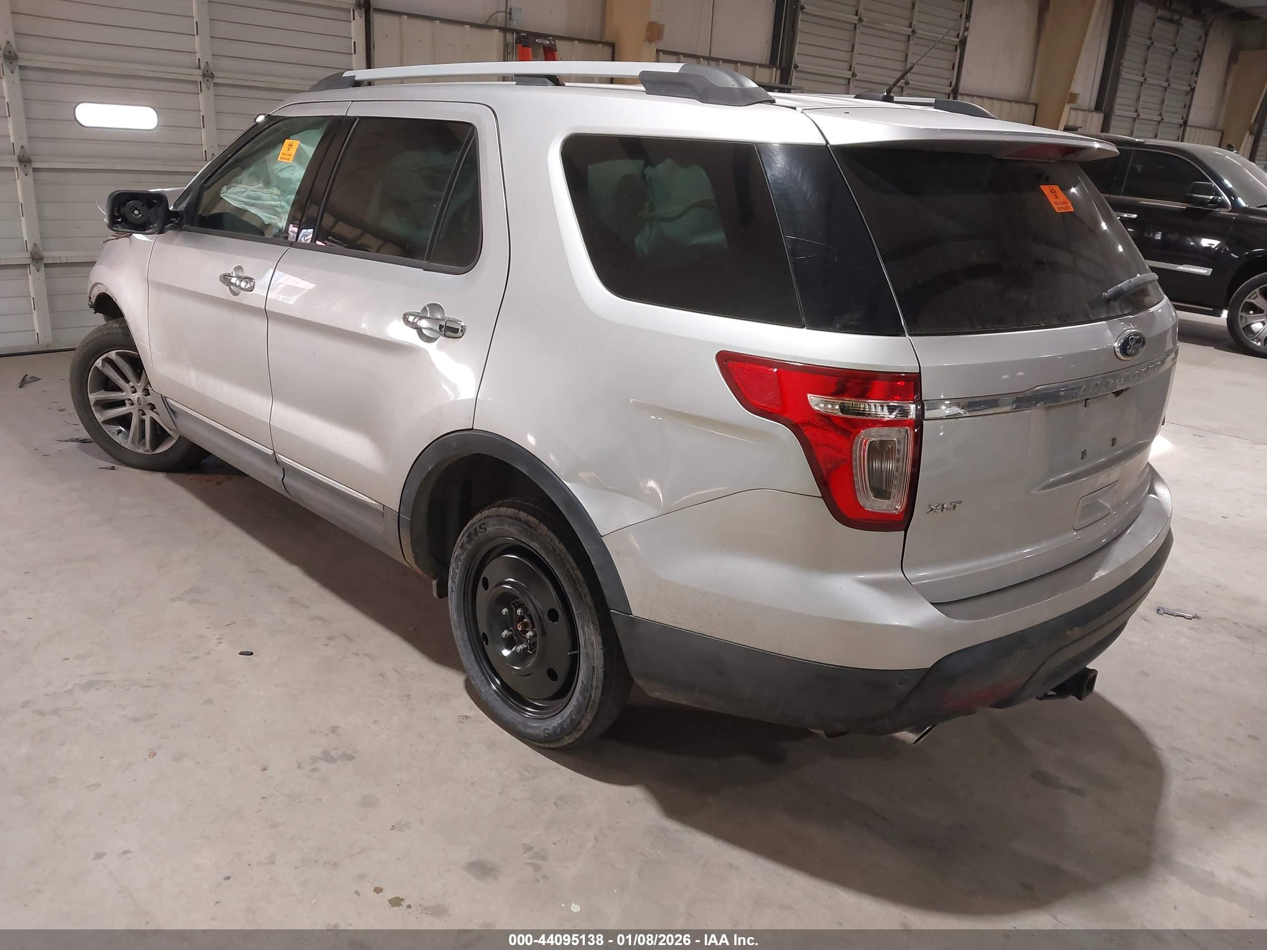FORD EXPLORER image 3
