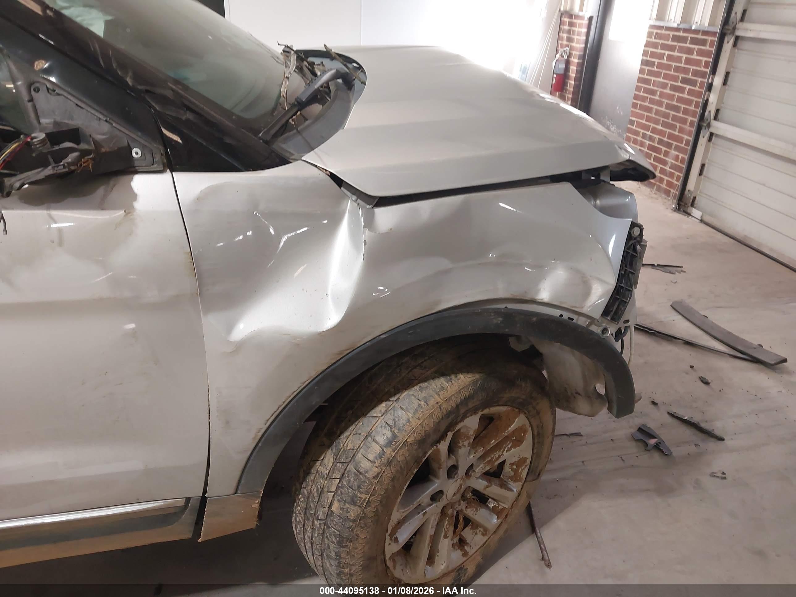 FORD EXPLORER image 6