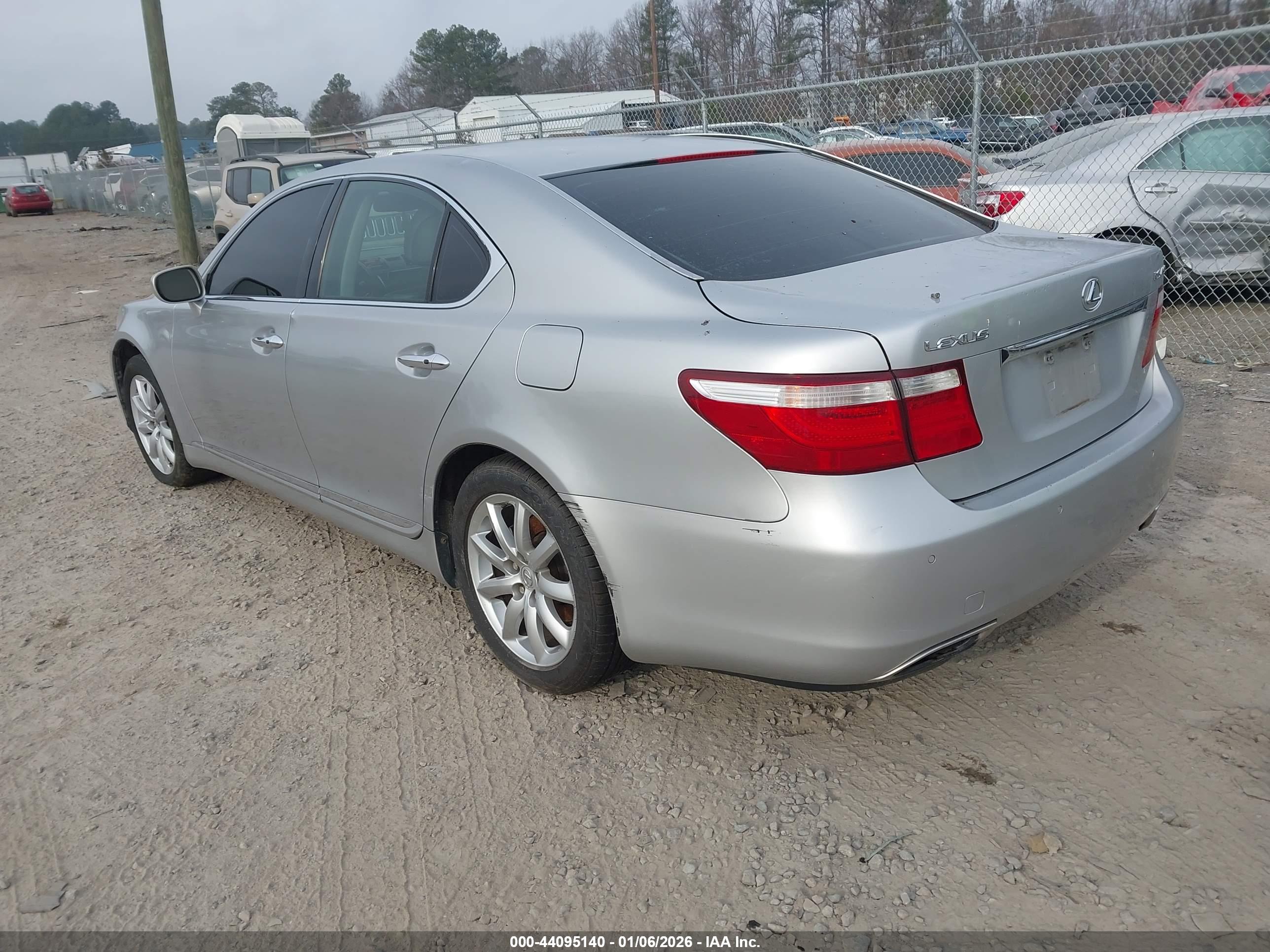 LEXUS LS image 3