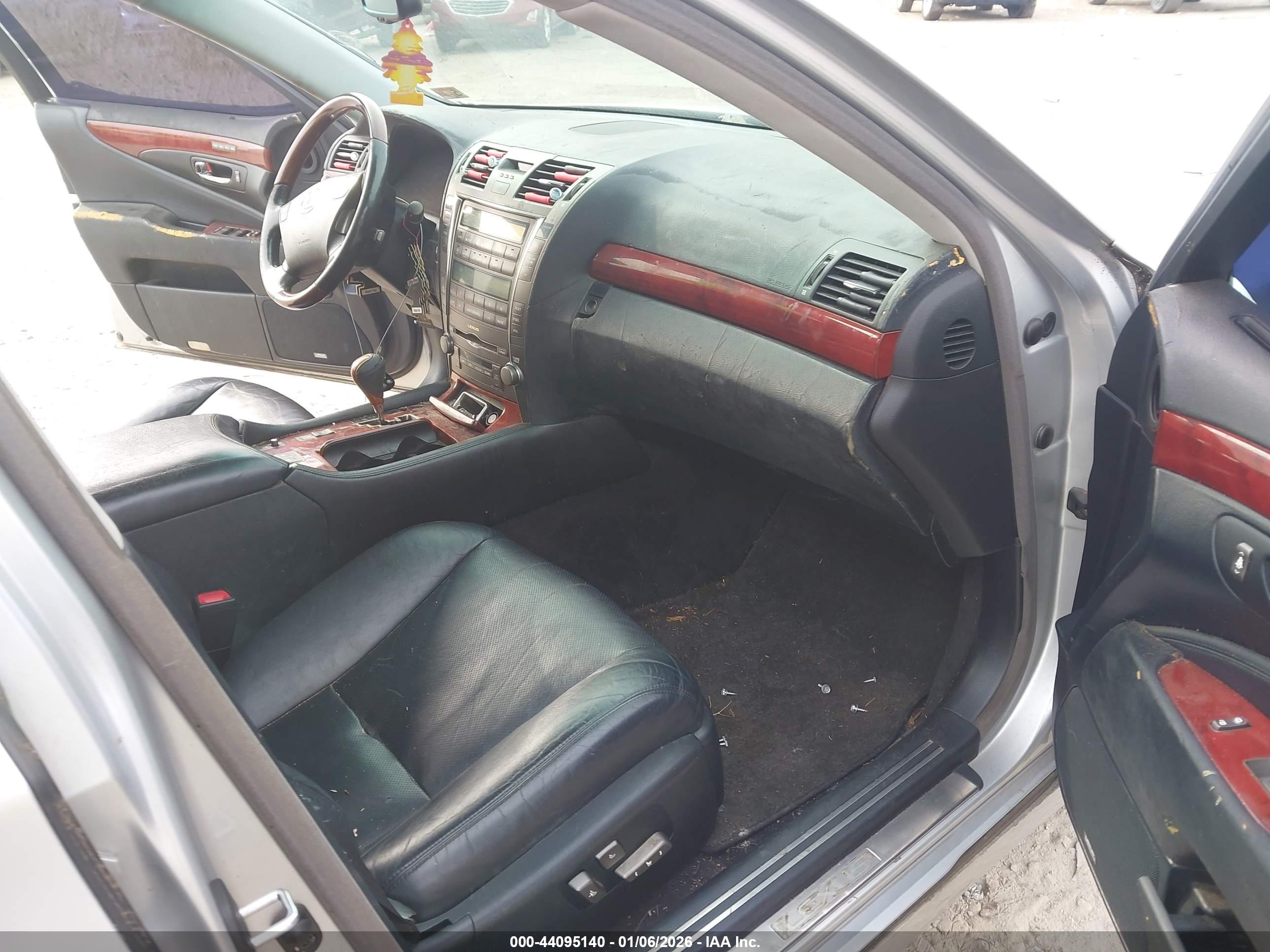 LEXUS LS image 5