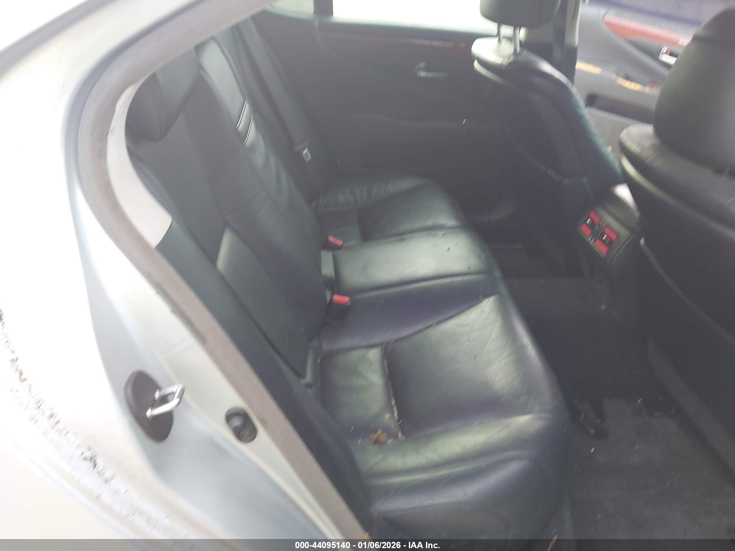 LEXUS LS image 8