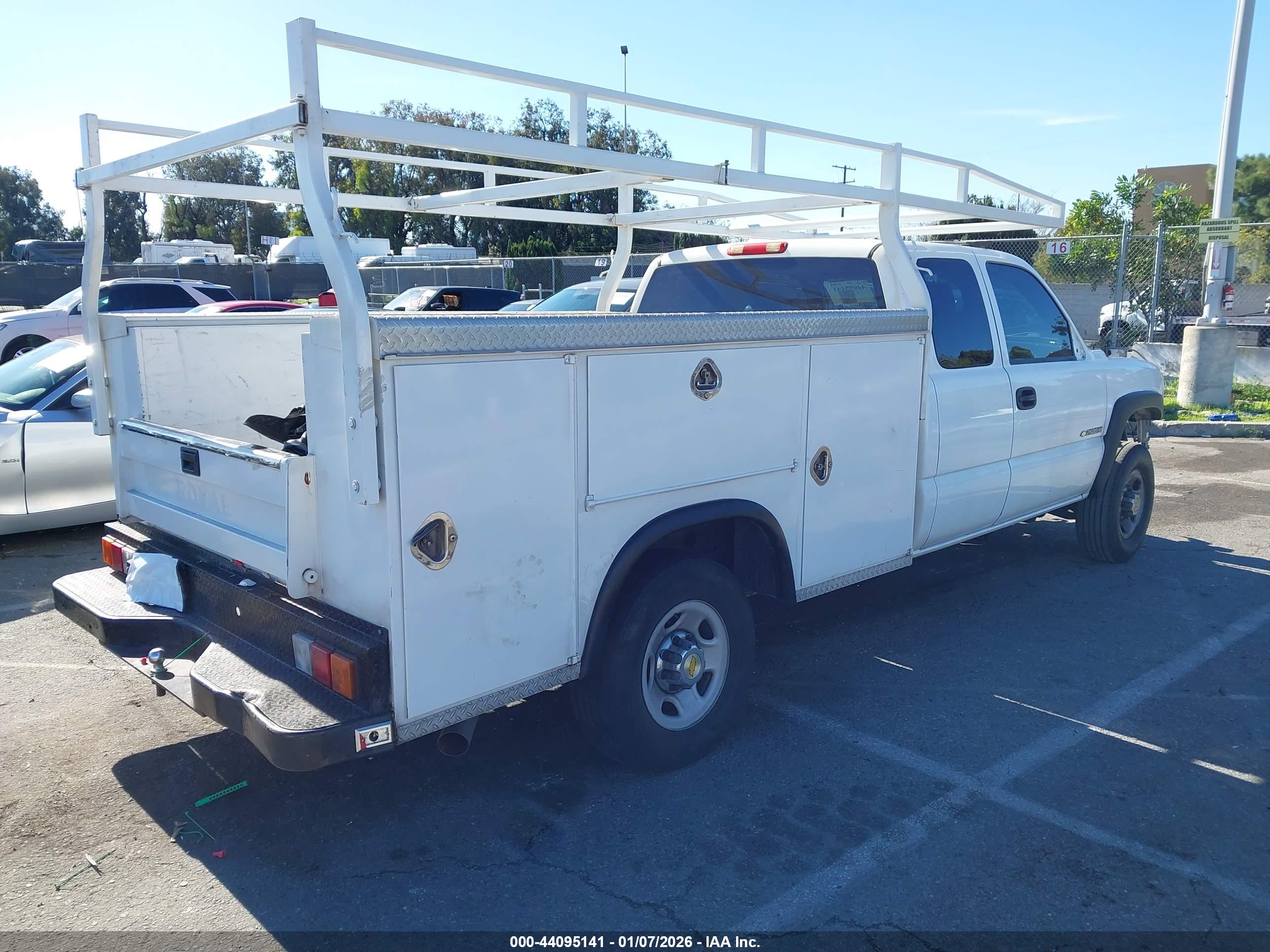 CHEVROLET SILVERADO image 4