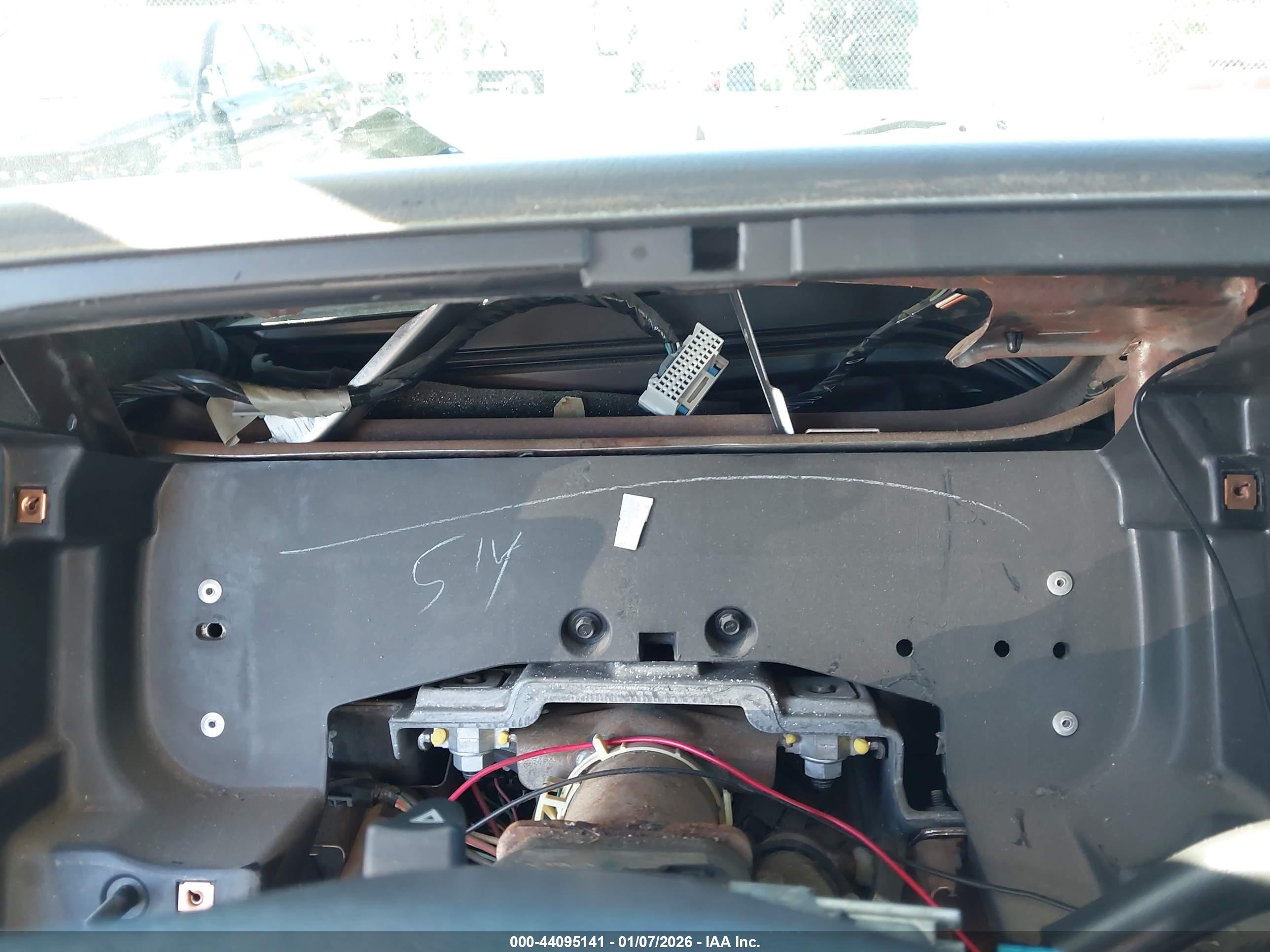 CHEVROLET SILVERADO image 7
