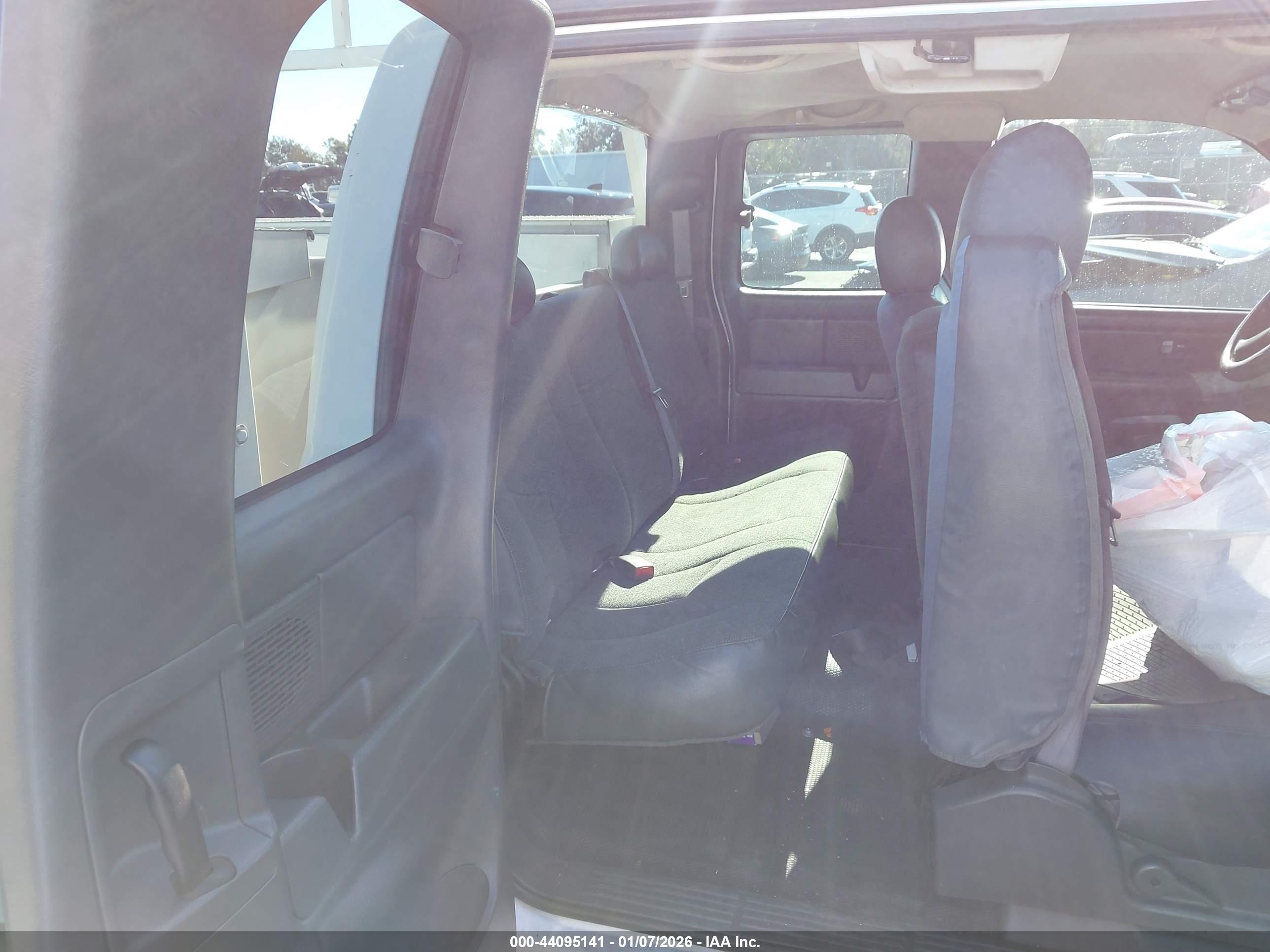 CHEVROLET SILVERADO image 8