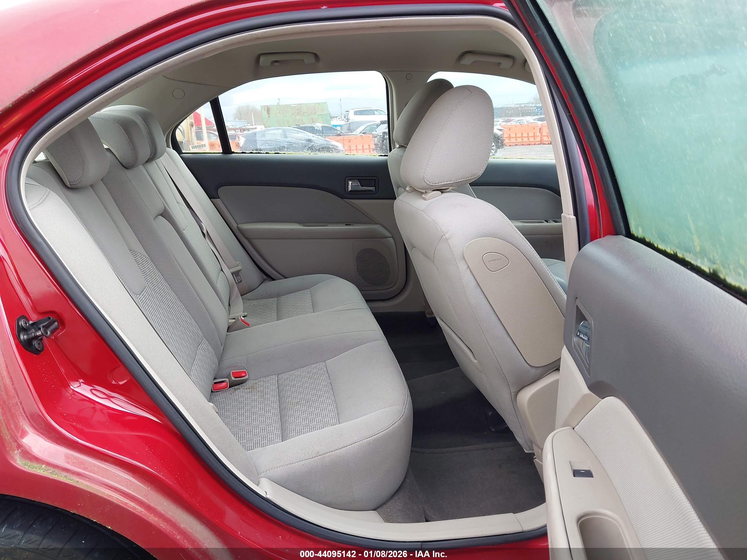 FORD FUSION image 8