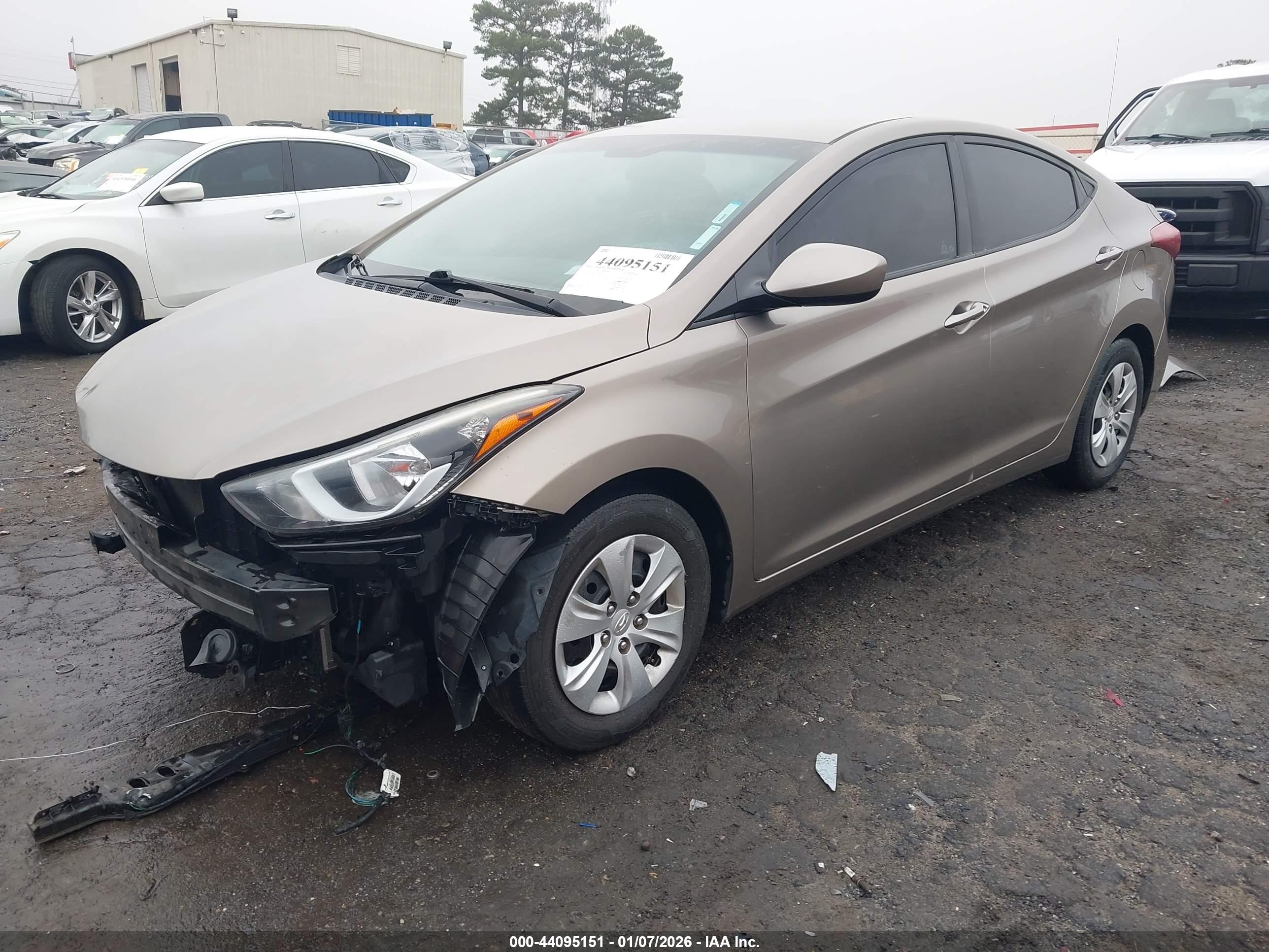 HYUNDAI ELANTRA image 2