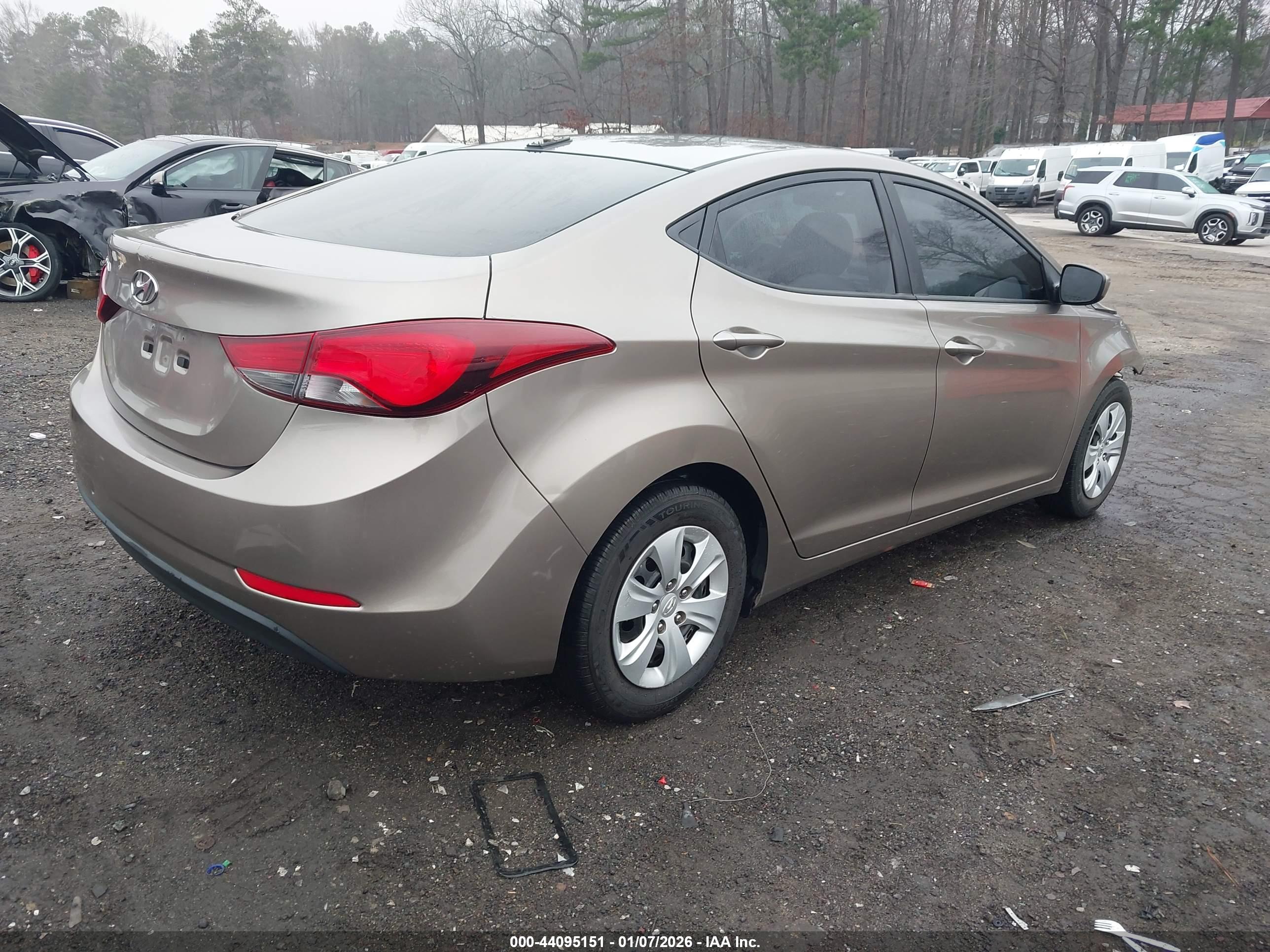 HYUNDAI ELANTRA image 4