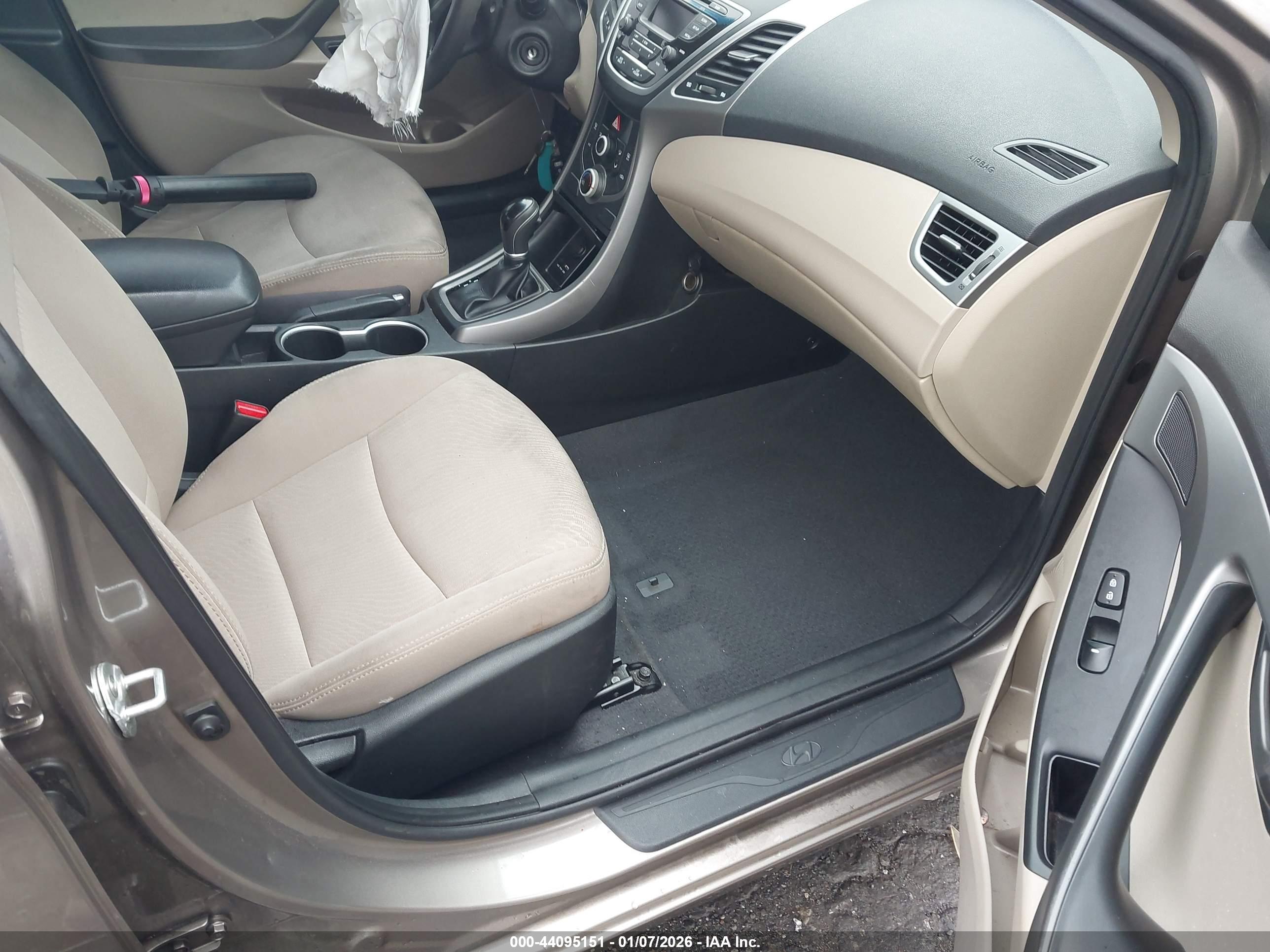 HYUNDAI ELANTRA image 5