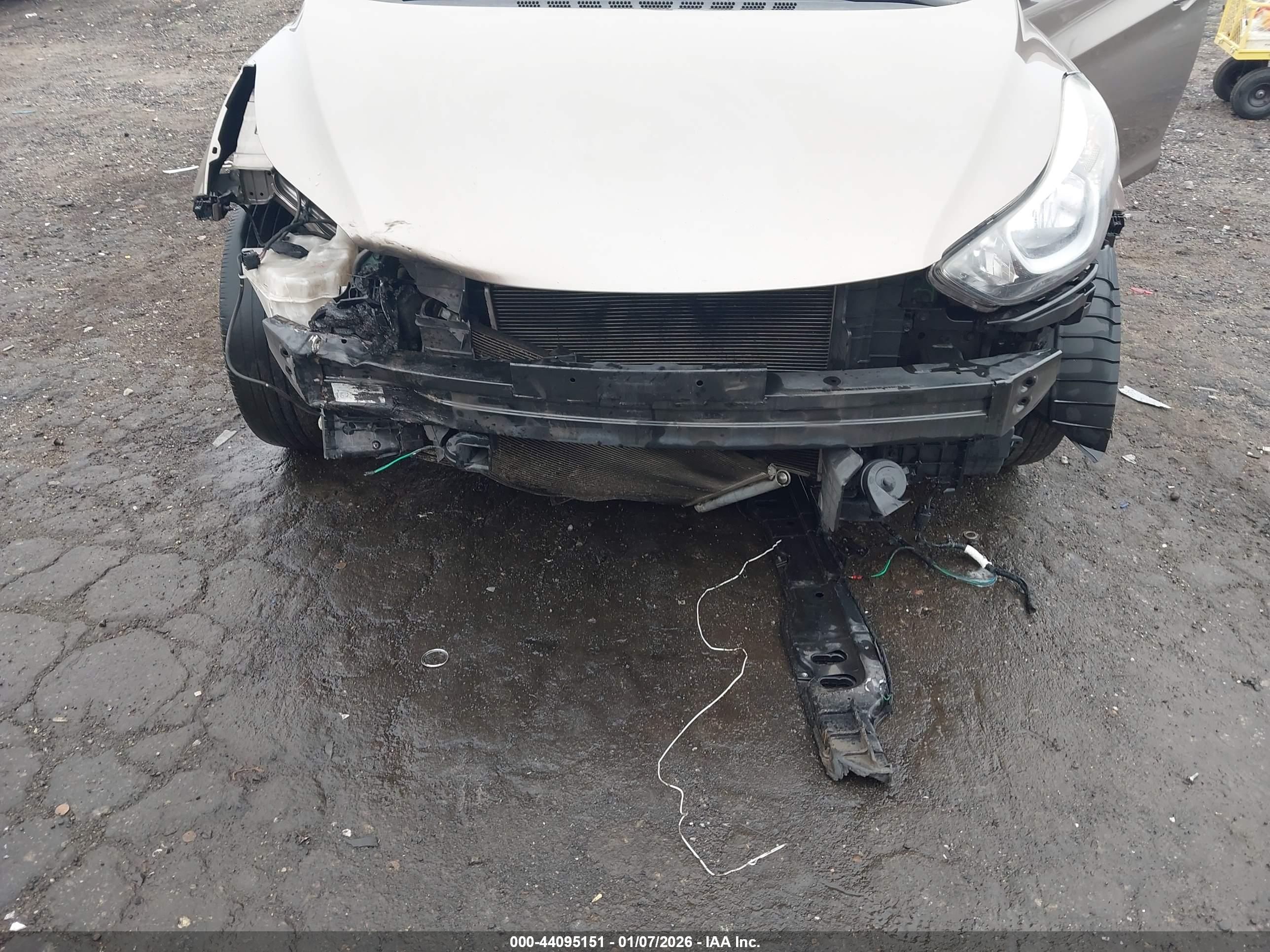 HYUNDAI ELANTRA image 6
