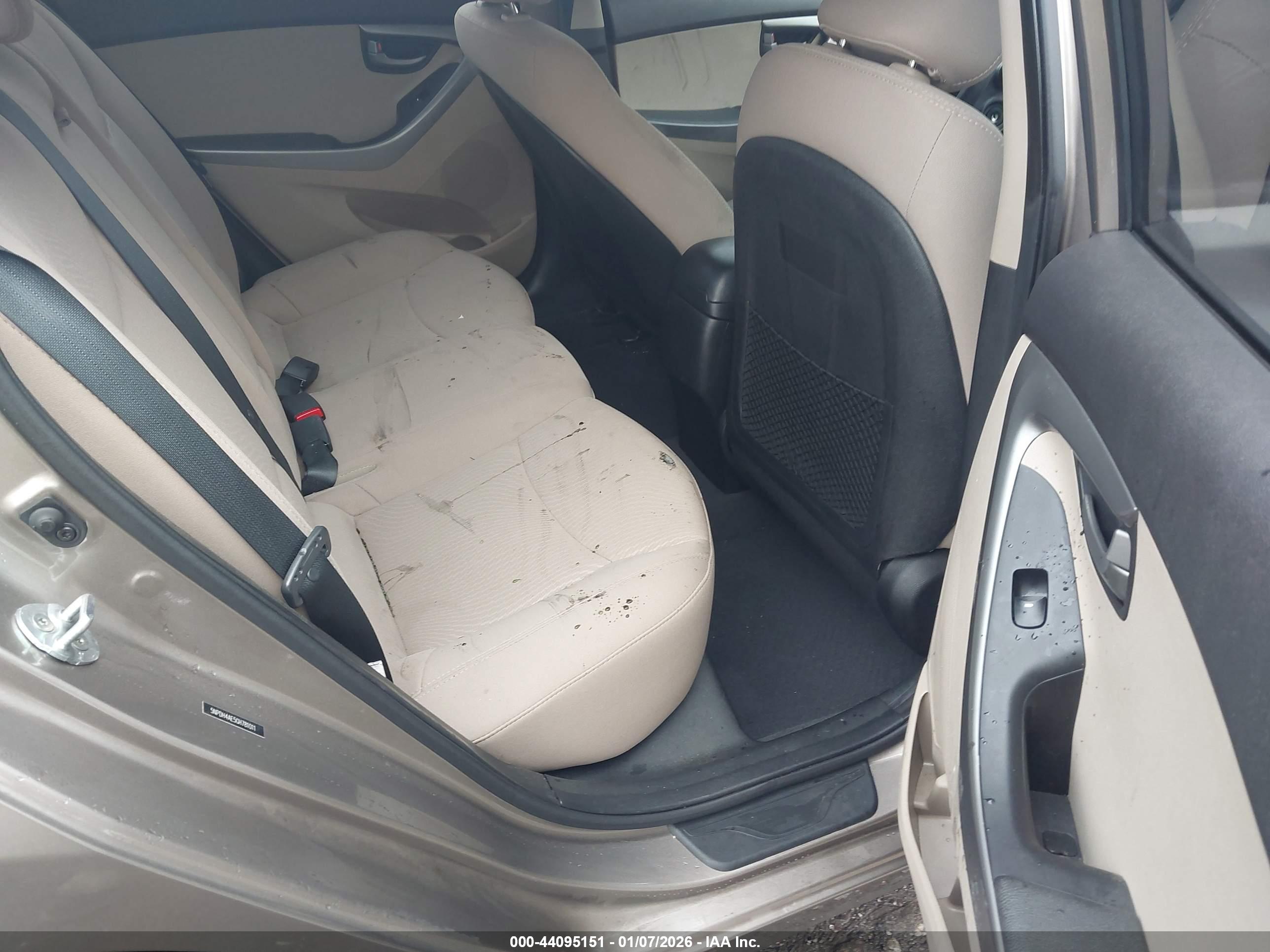HYUNDAI ELANTRA image 8