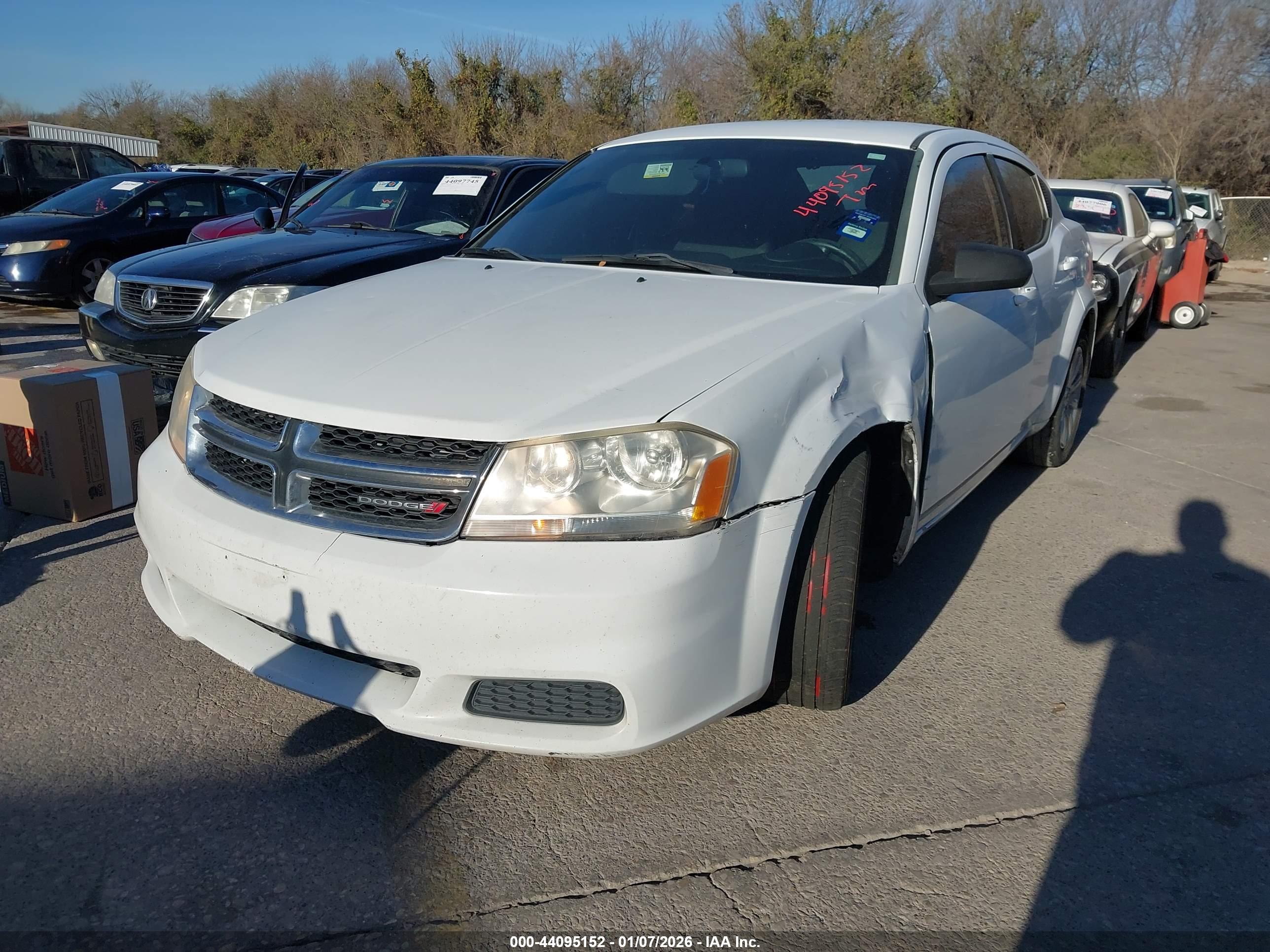 DODGE AVENGER image 2