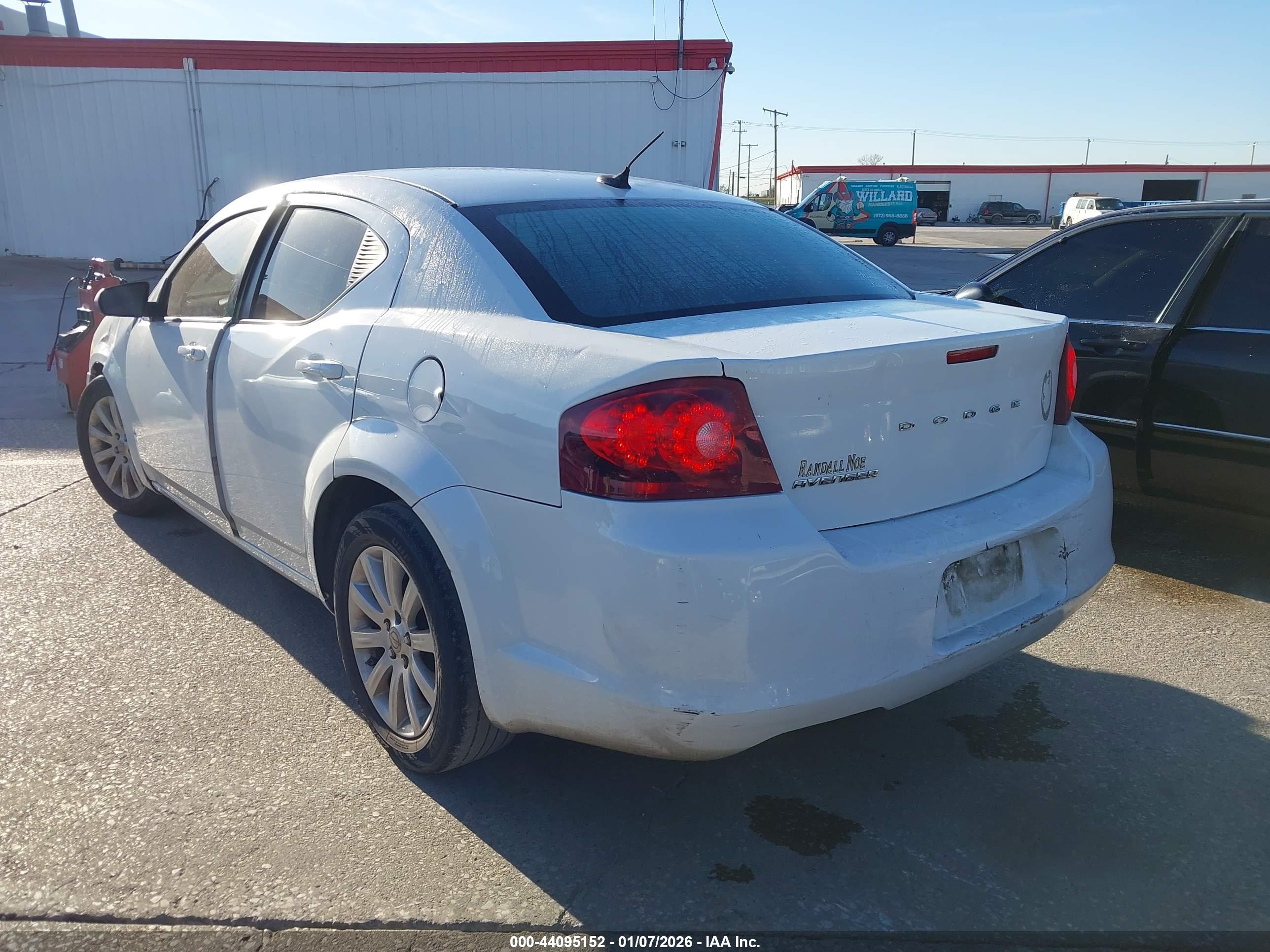 DODGE AVENGER image 3