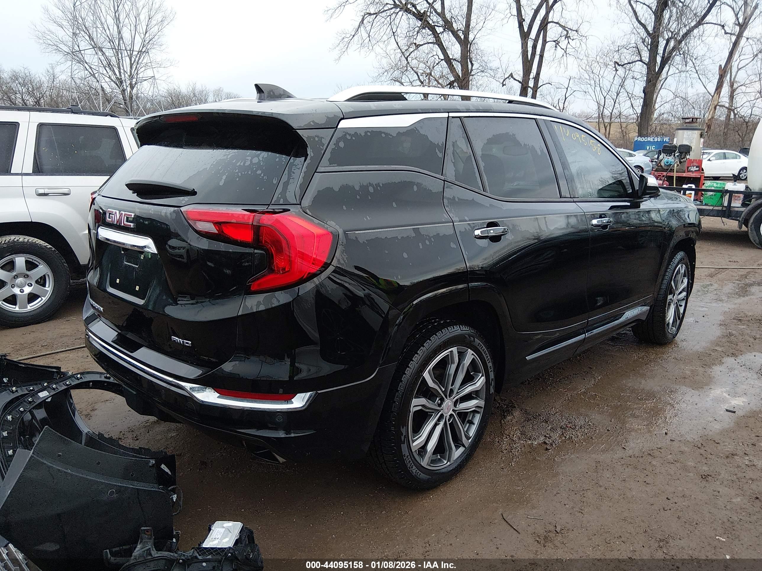 GMC TERRAIN image 4