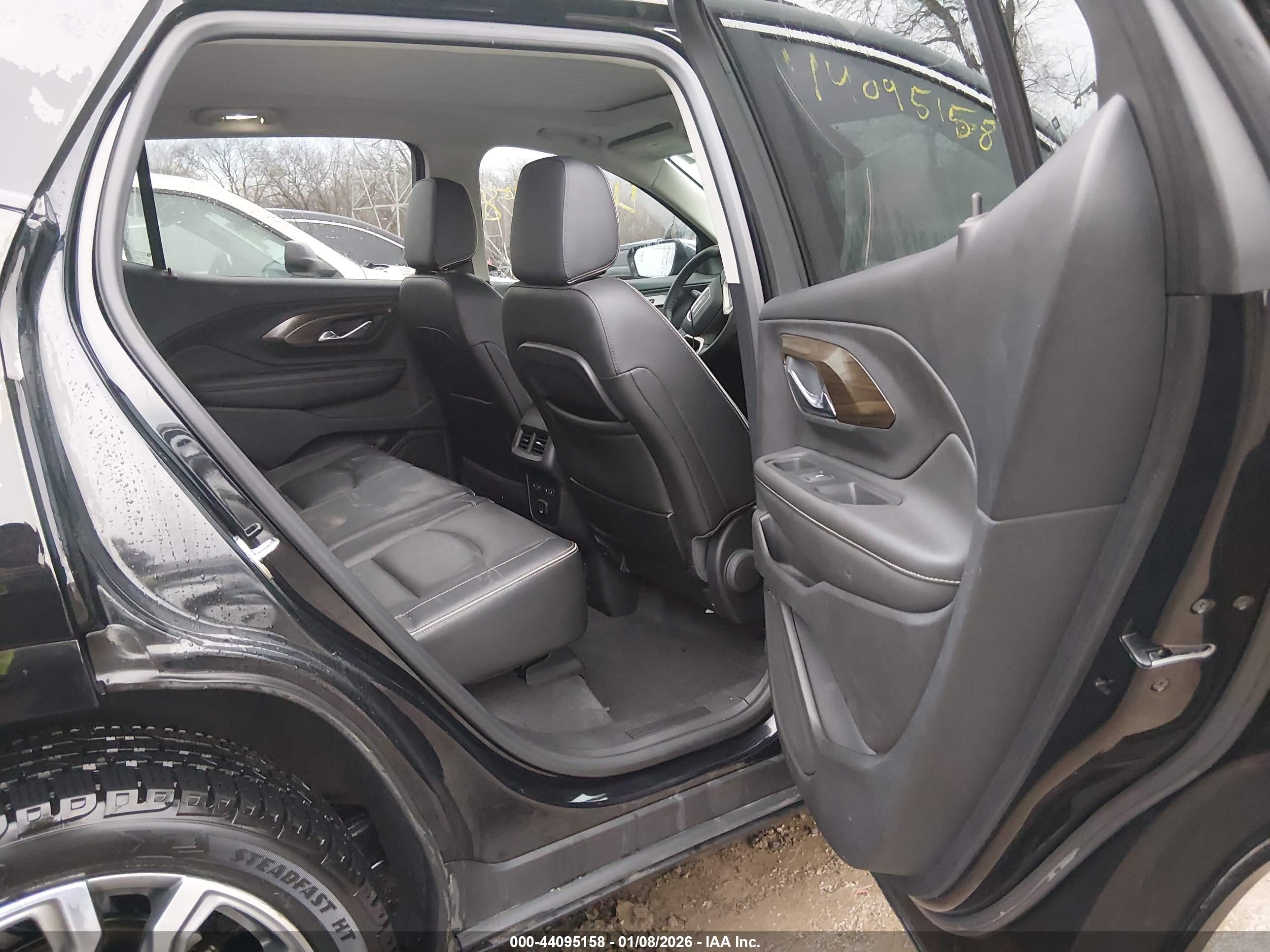 GMC TERRAIN image 8