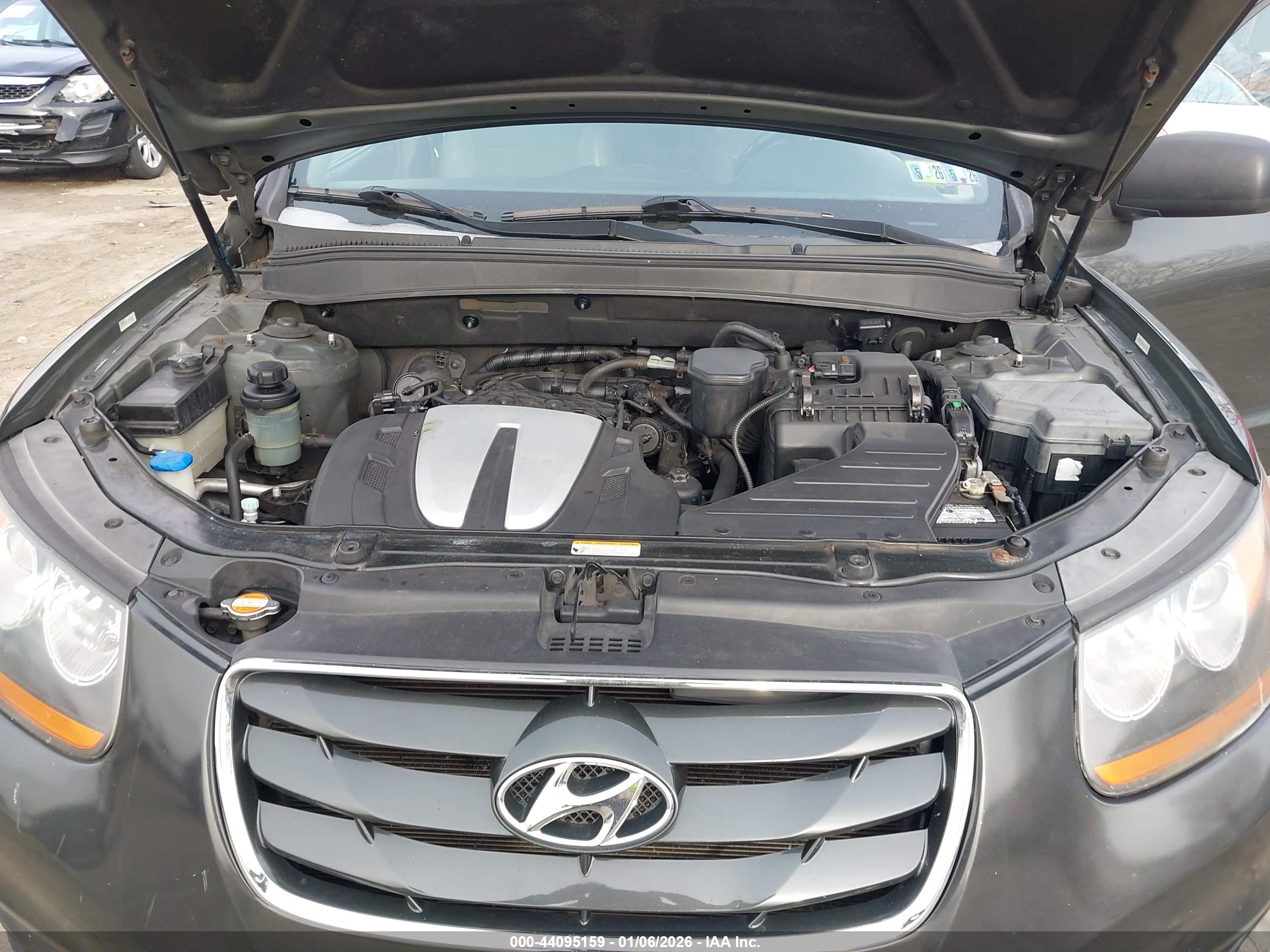 HYUNDAI SANTA image 10