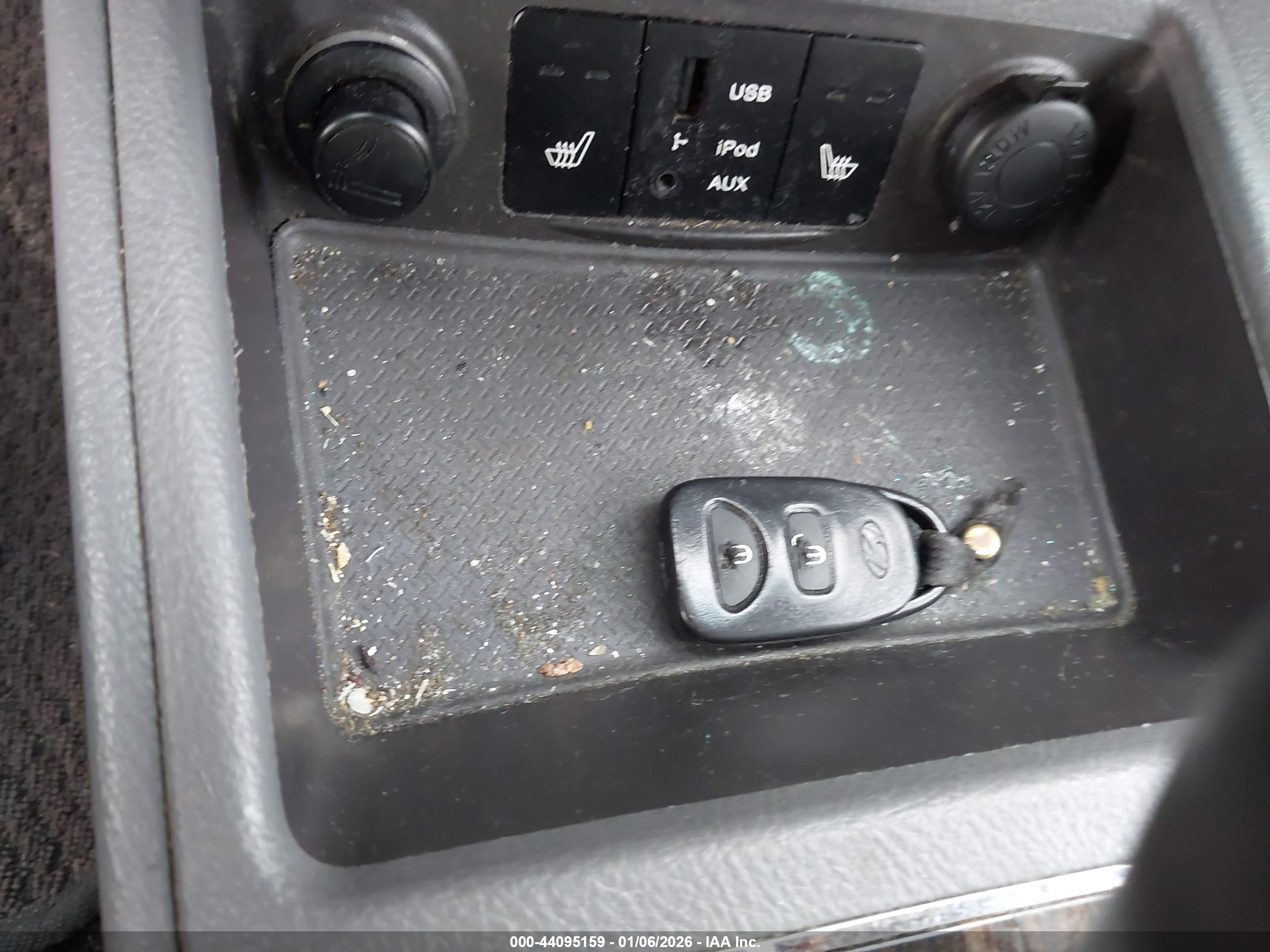 HYUNDAI SANTA image 11