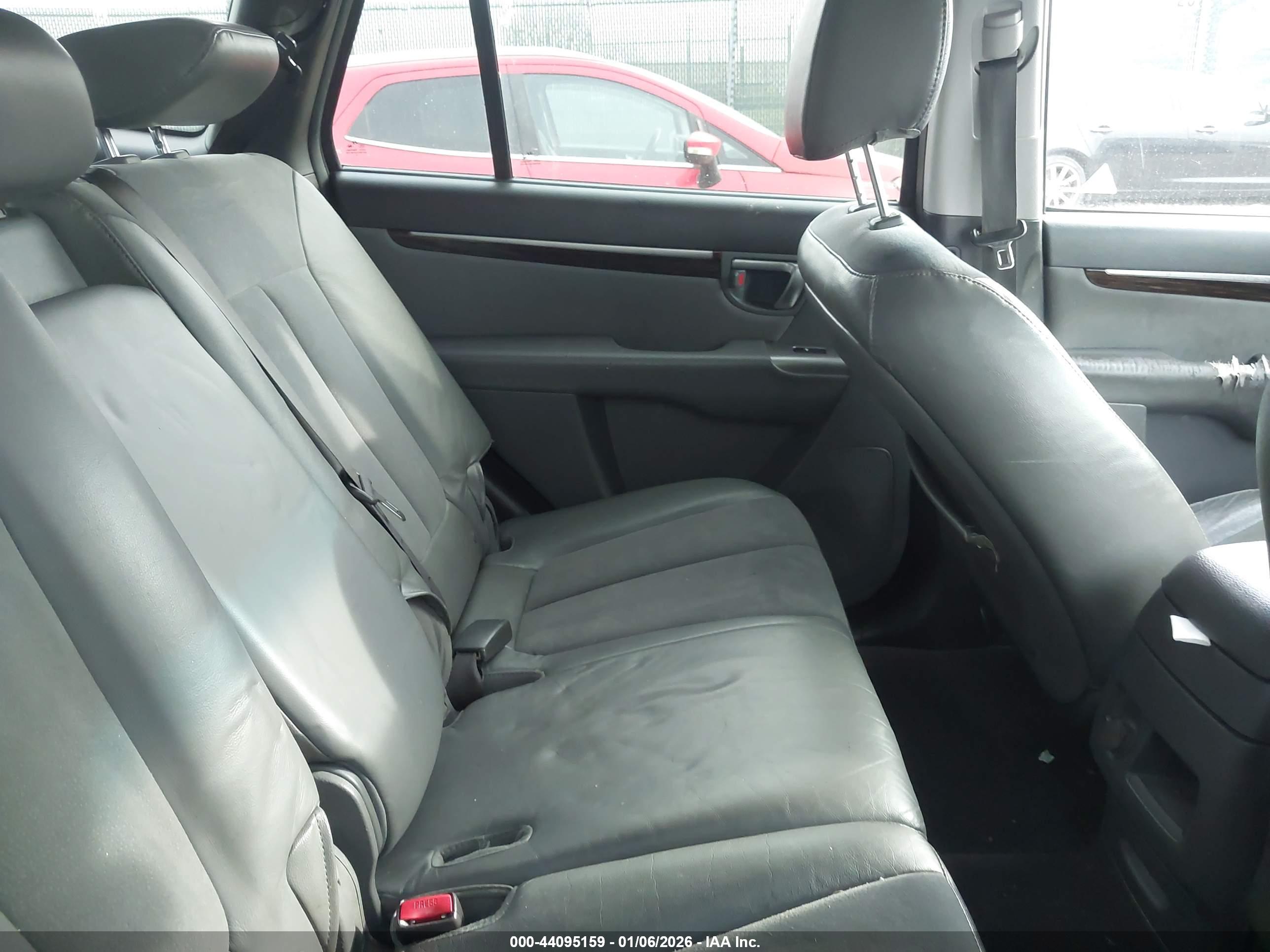 HYUNDAI SANTA image 8