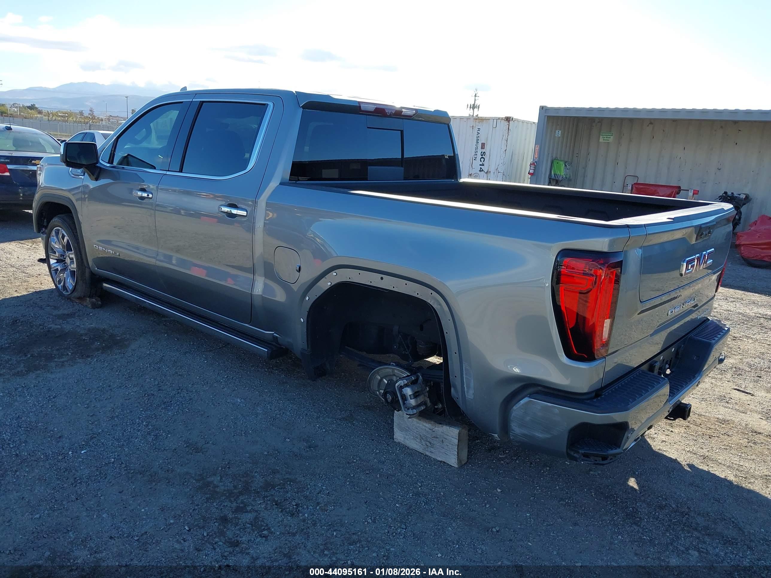 GMC SIERRA image 3
