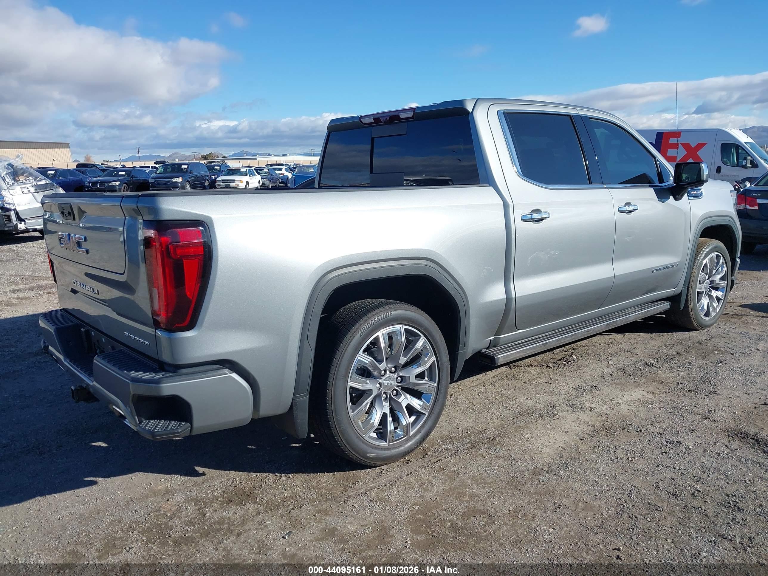 GMC SIERRA image 4