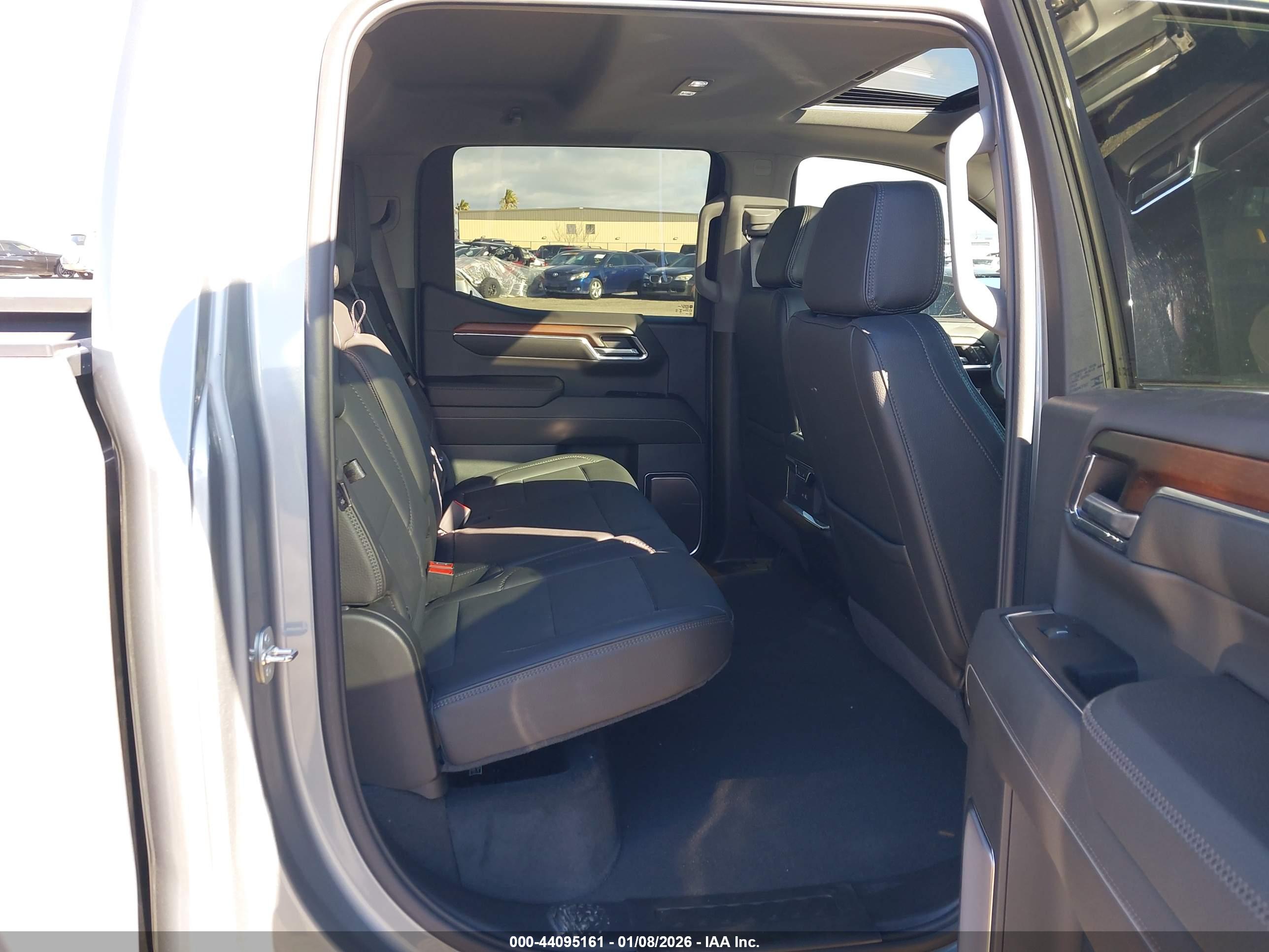 GMC SIERRA image 8