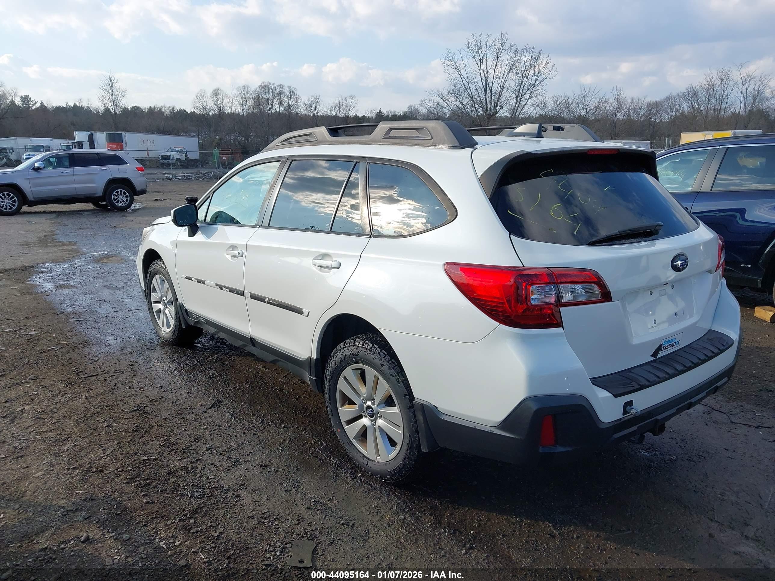 SUBARU OUTBACK image 3