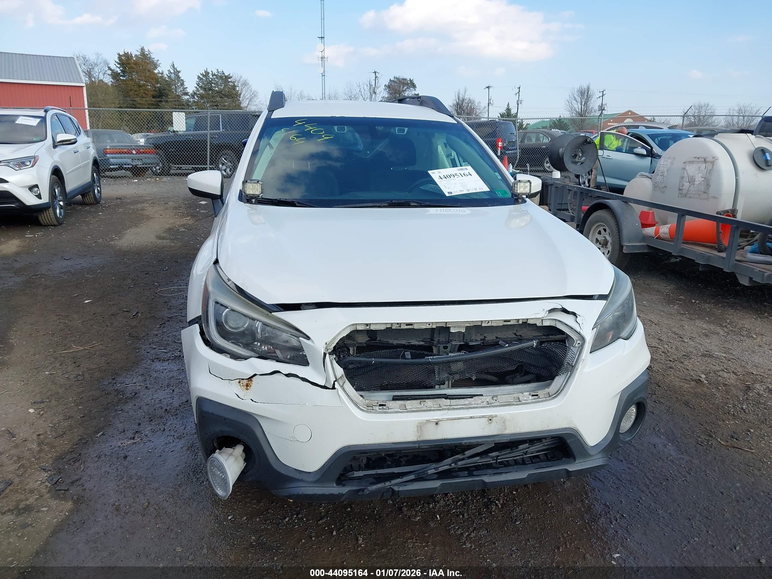 SUBARU OUTBACK image 6