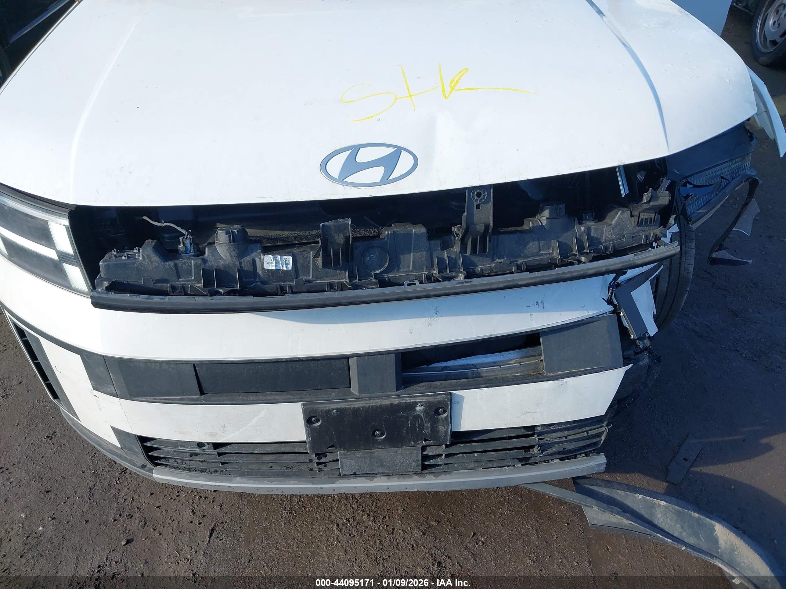 HYUNDAI SANTA image 10