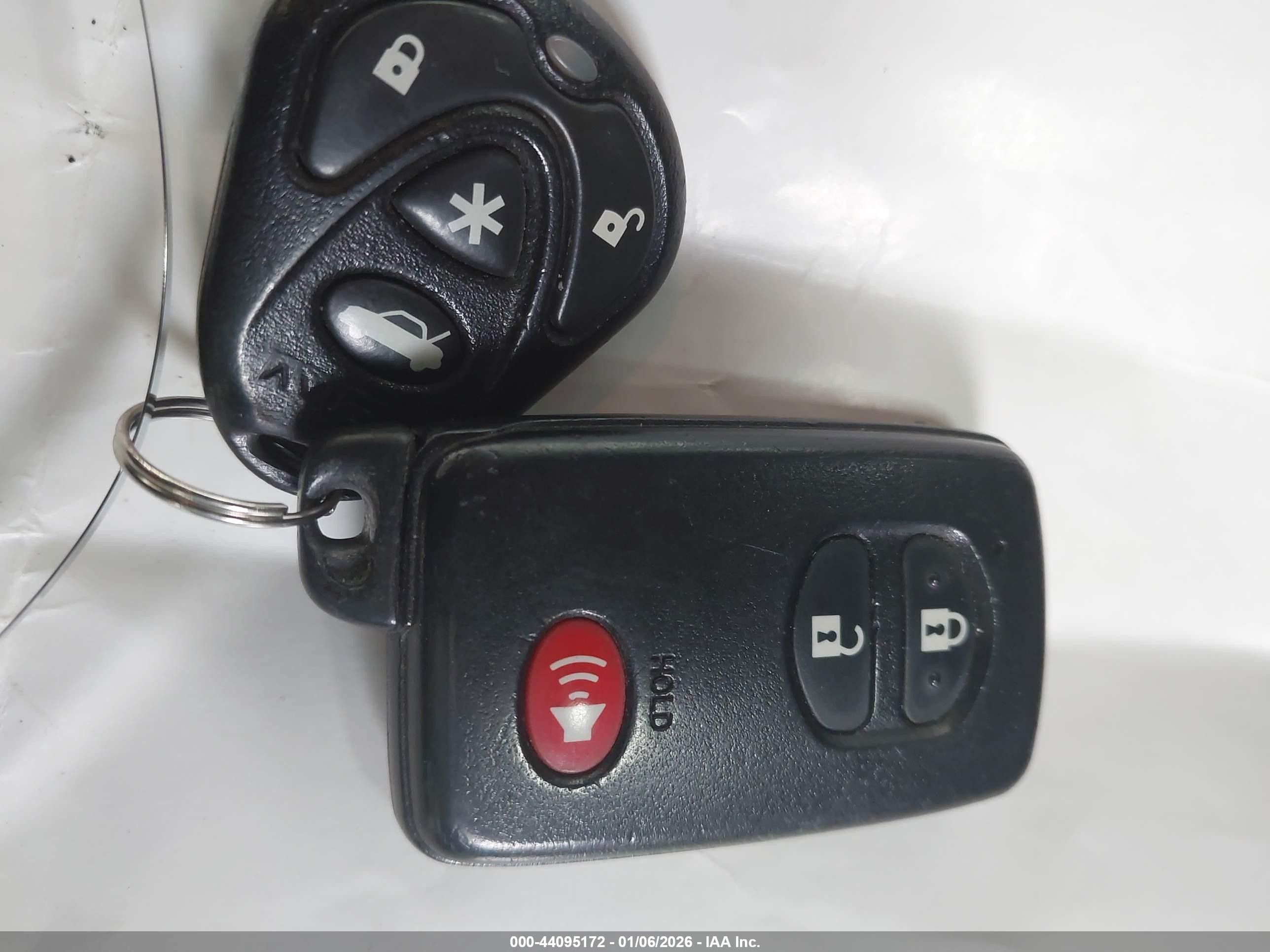 TOYOTA PRIUS image 11