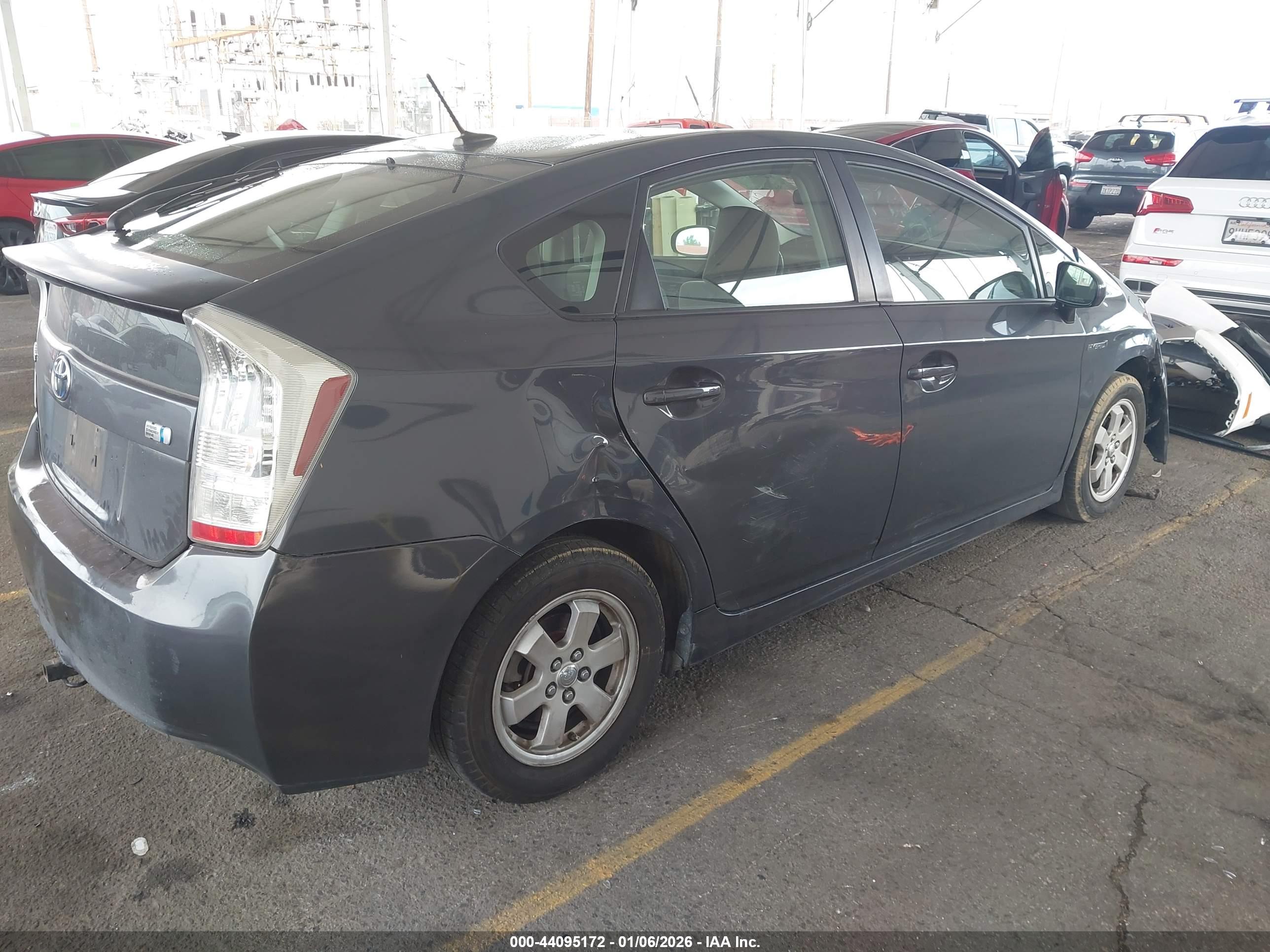 TOYOTA PRIUS image 4