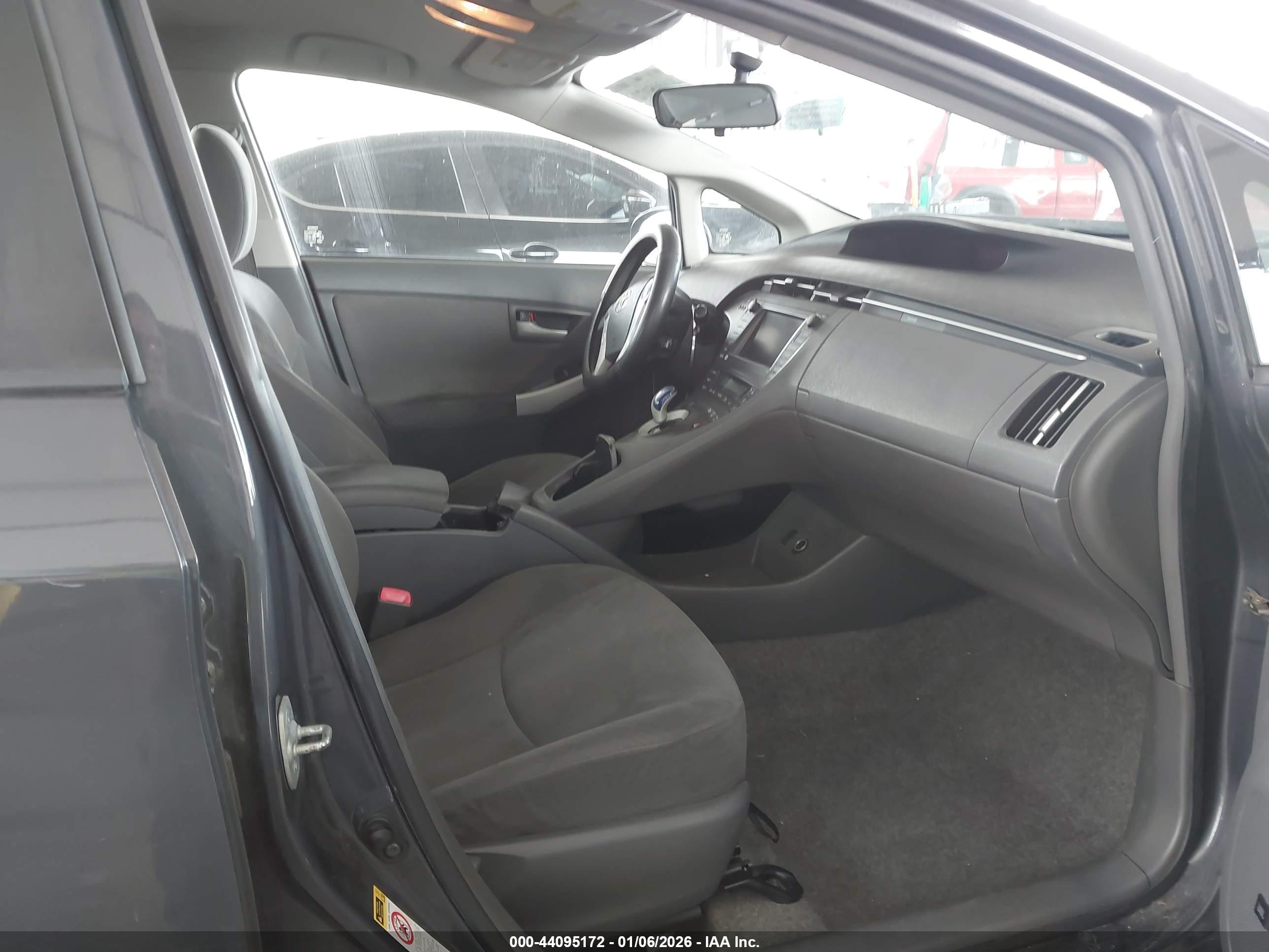 TOYOTA PRIUS image 5