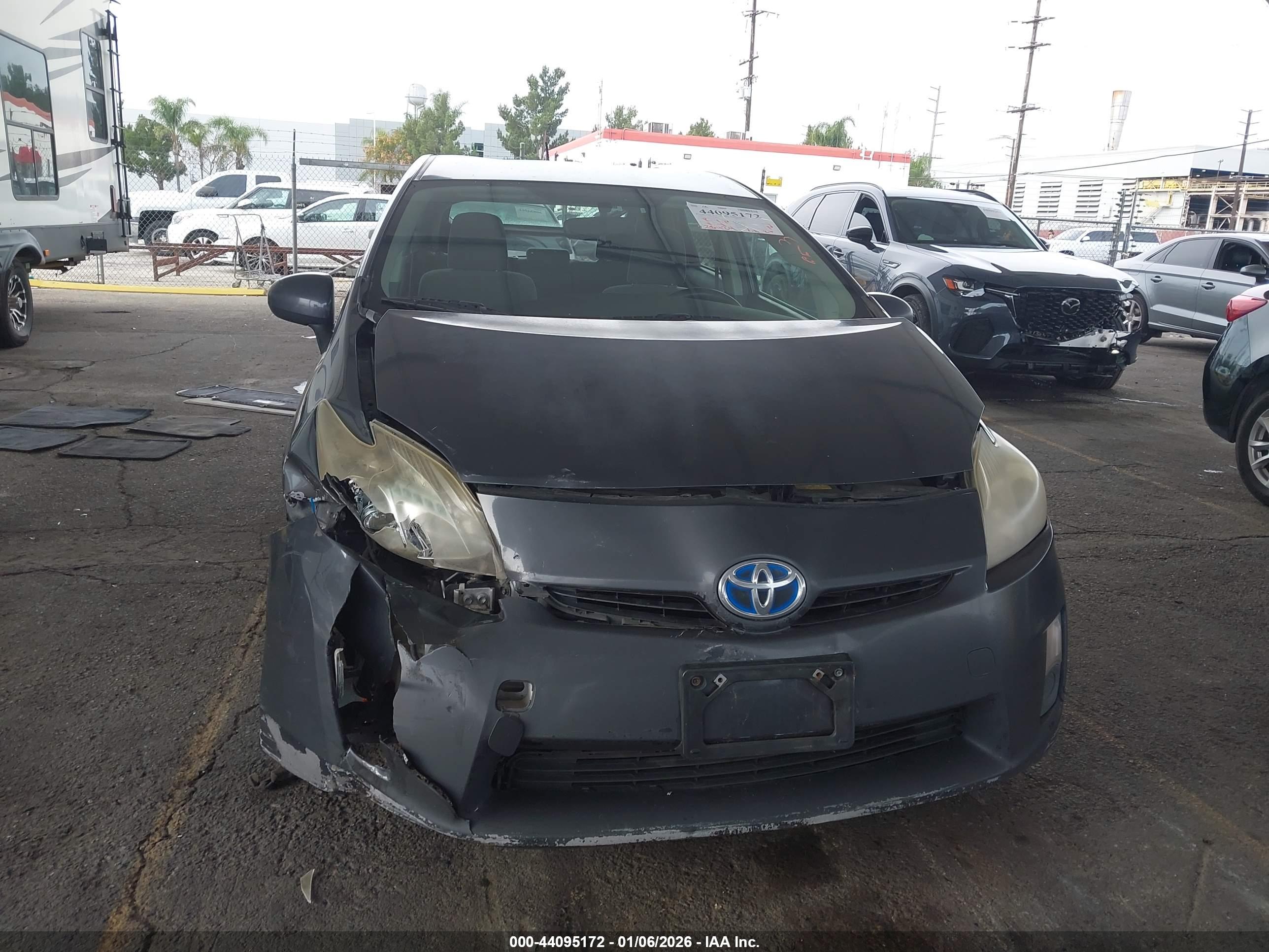 TOYOTA PRIUS image 6