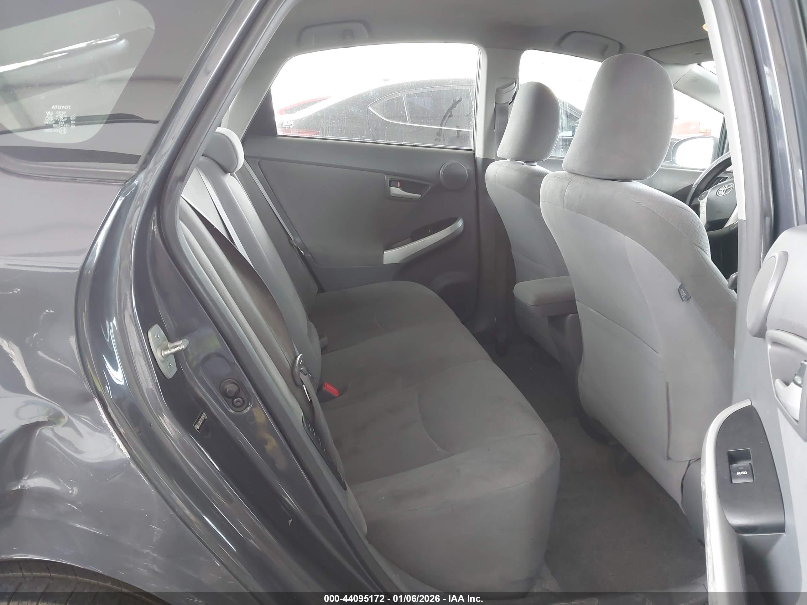 TOYOTA PRIUS image 8