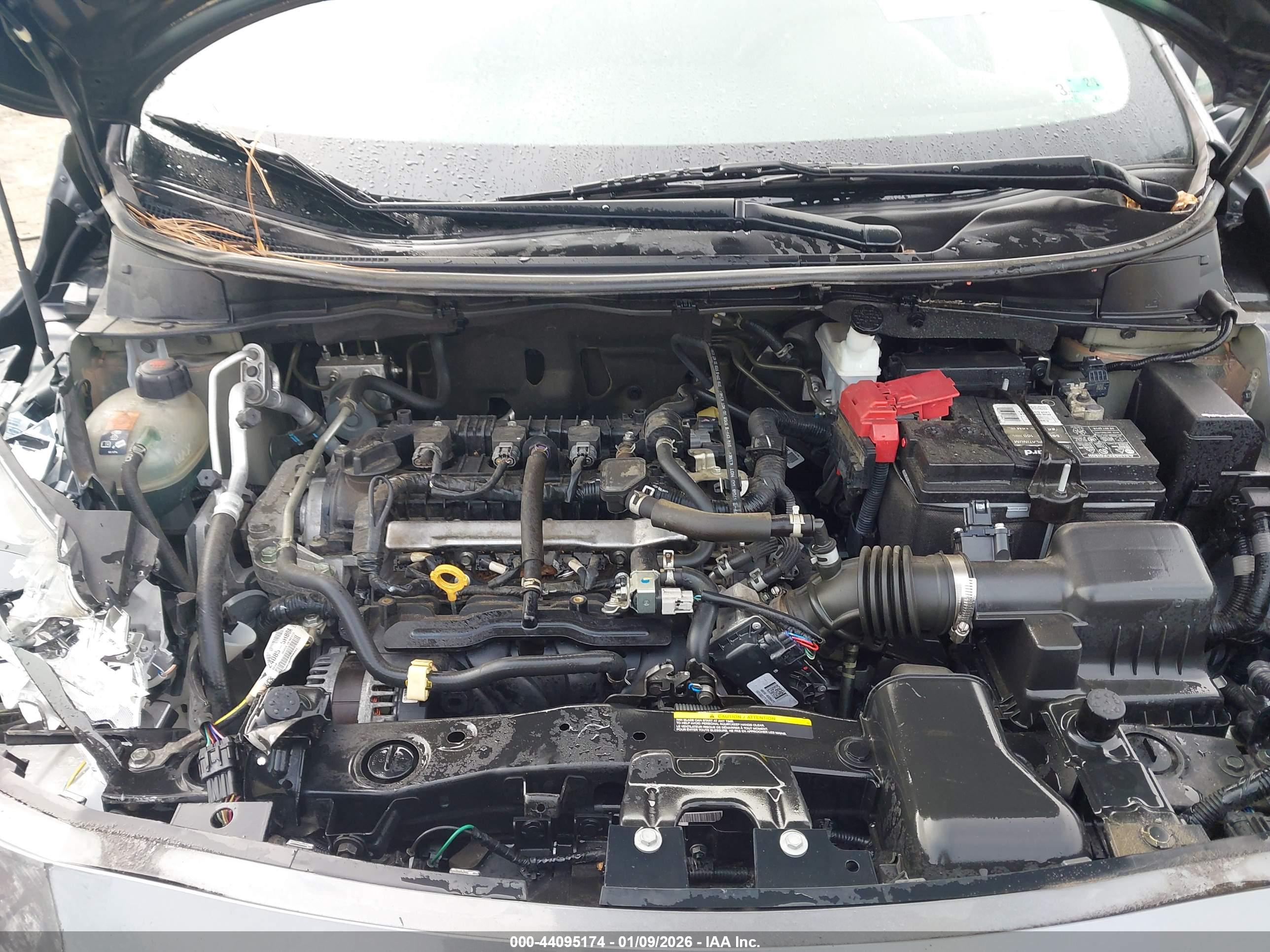 NISSAN VERSA image 10