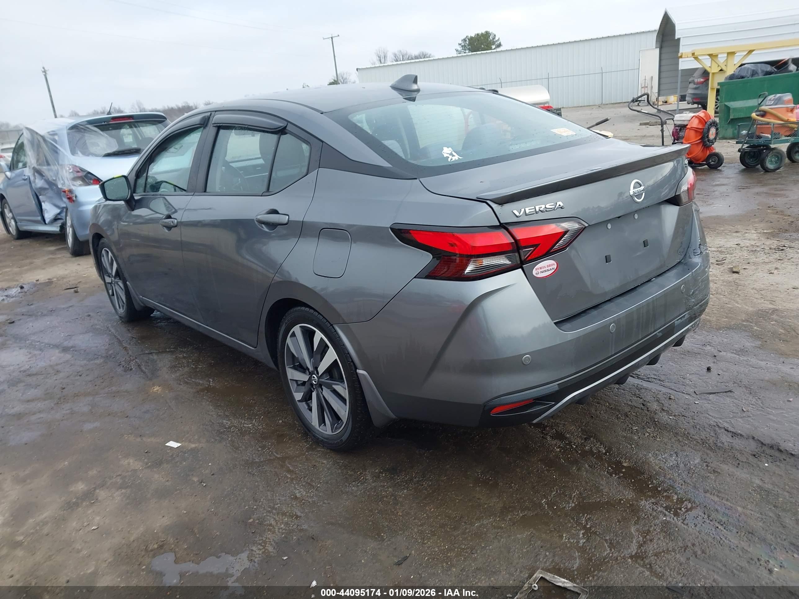 NISSAN VERSA image 3