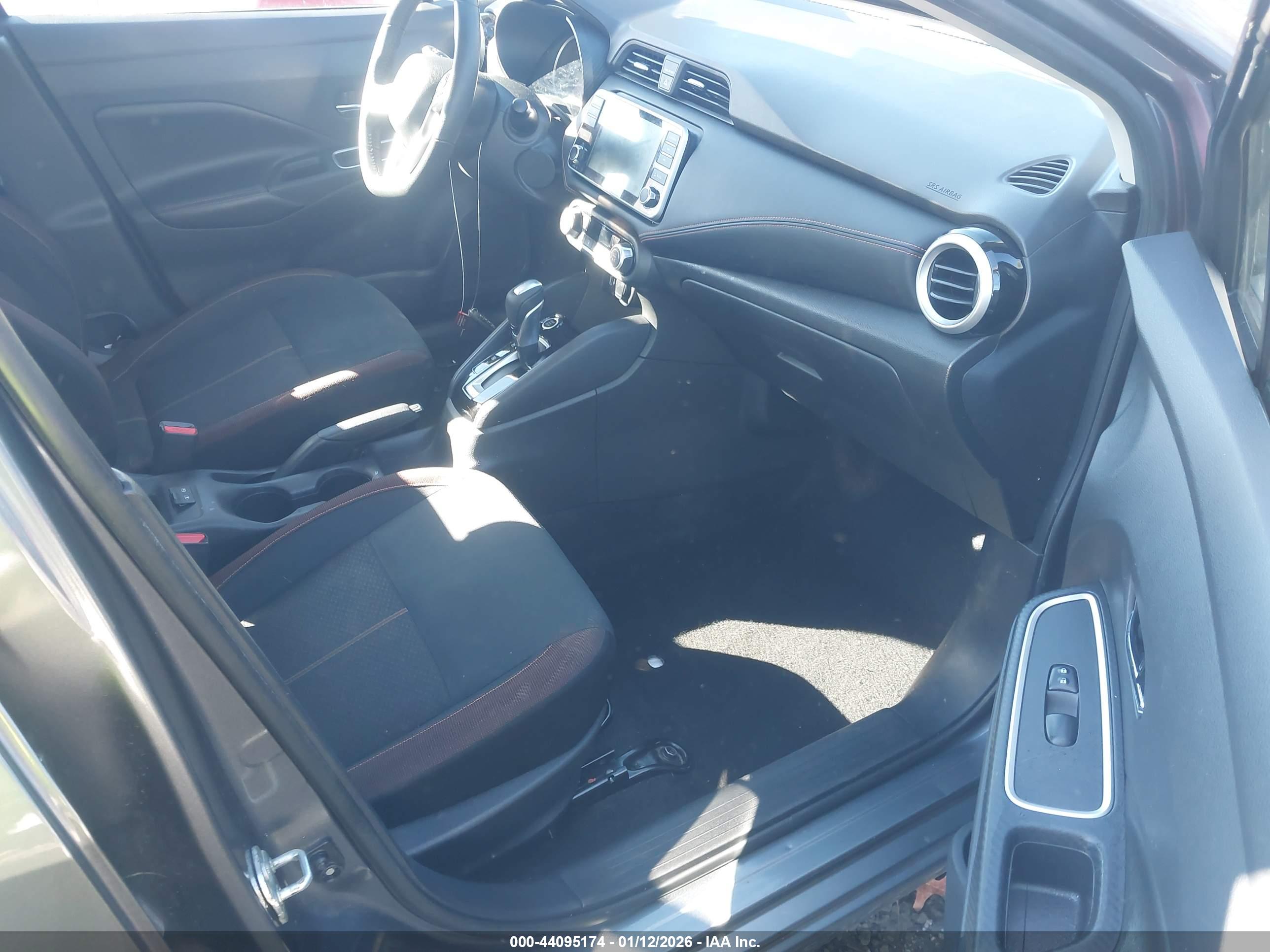 NISSAN VERSA image 5