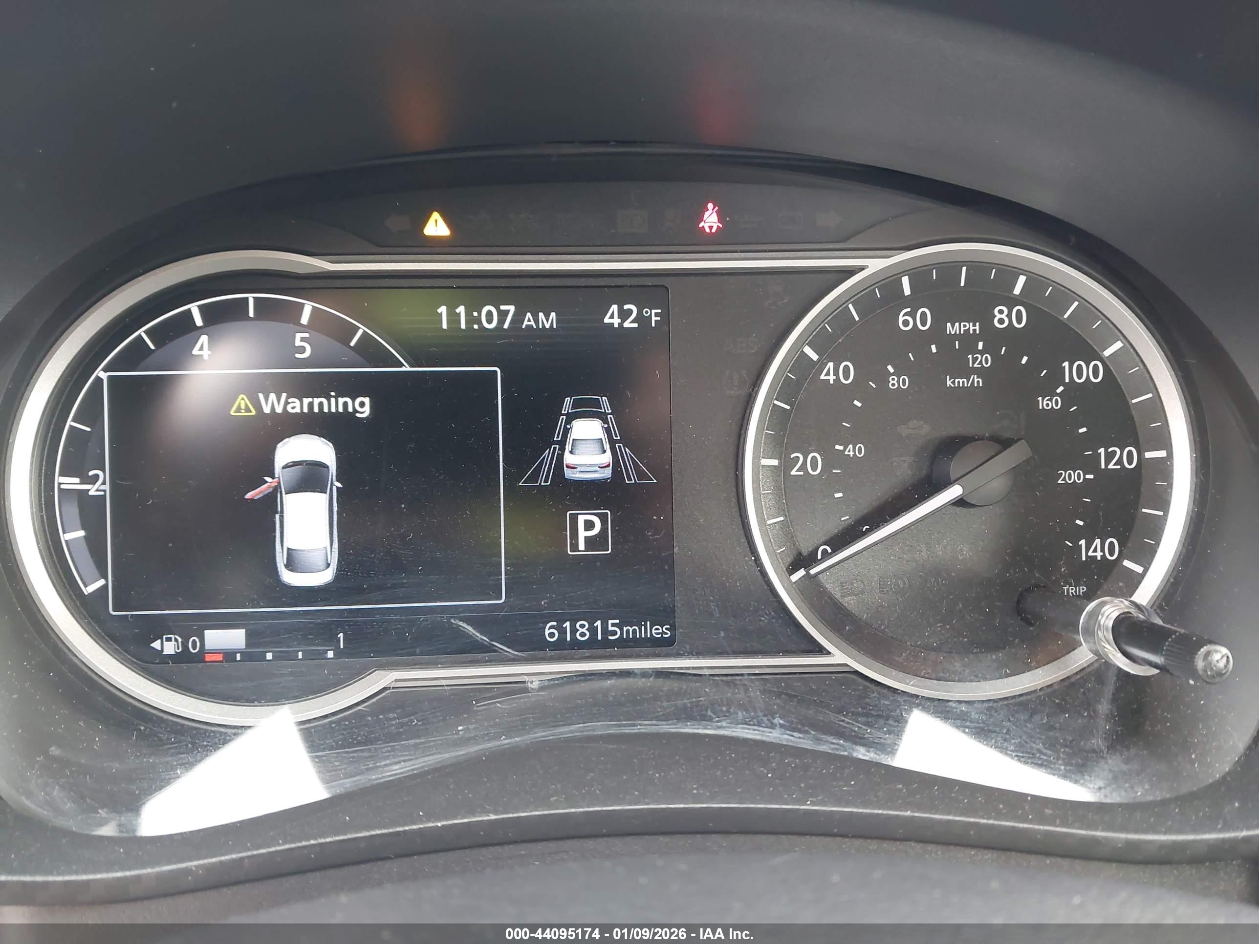 NISSAN VERSA image 7