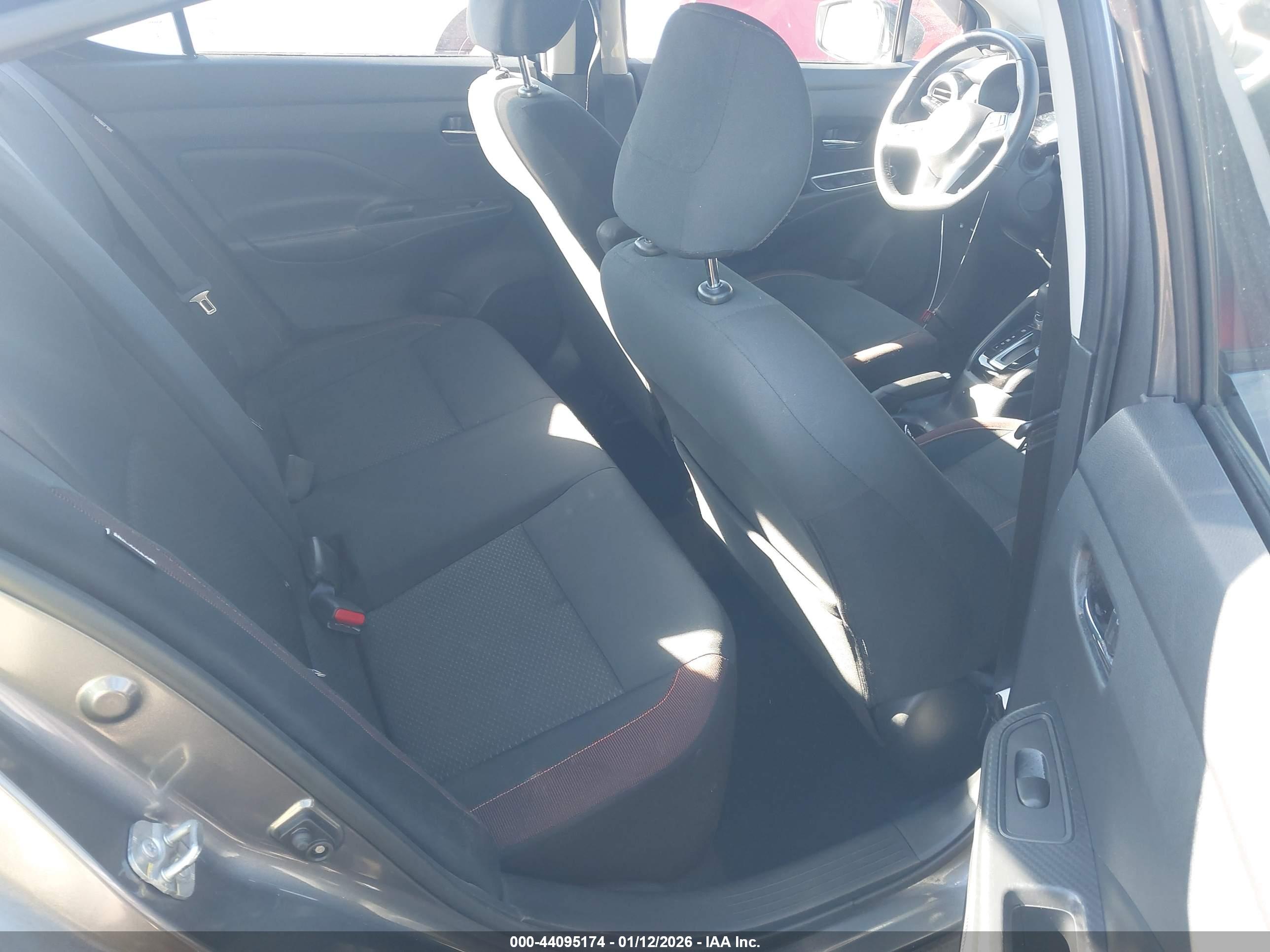 NISSAN VERSA image 8