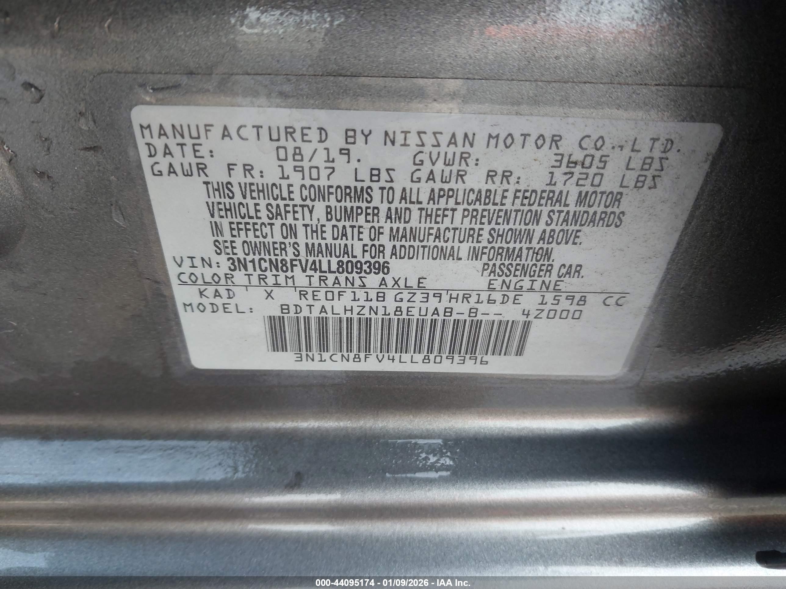NISSAN VERSA image 9