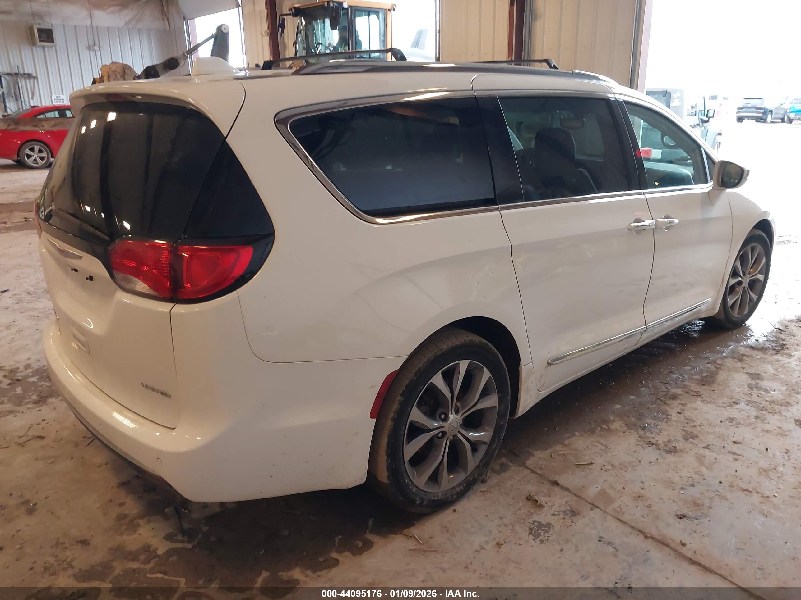 CHRYSLER PACIFICA image 4