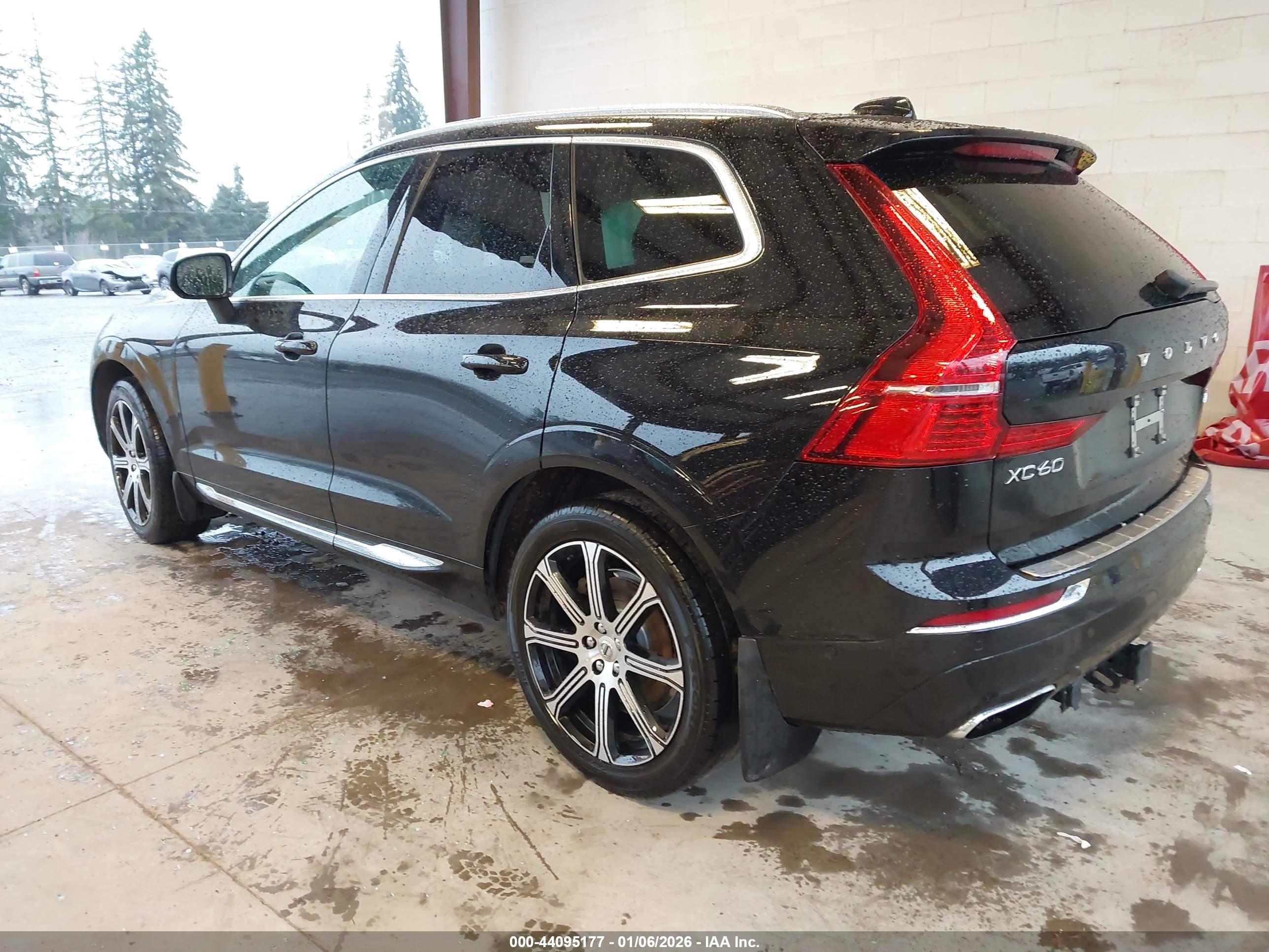 VOLVO XC60 image 3