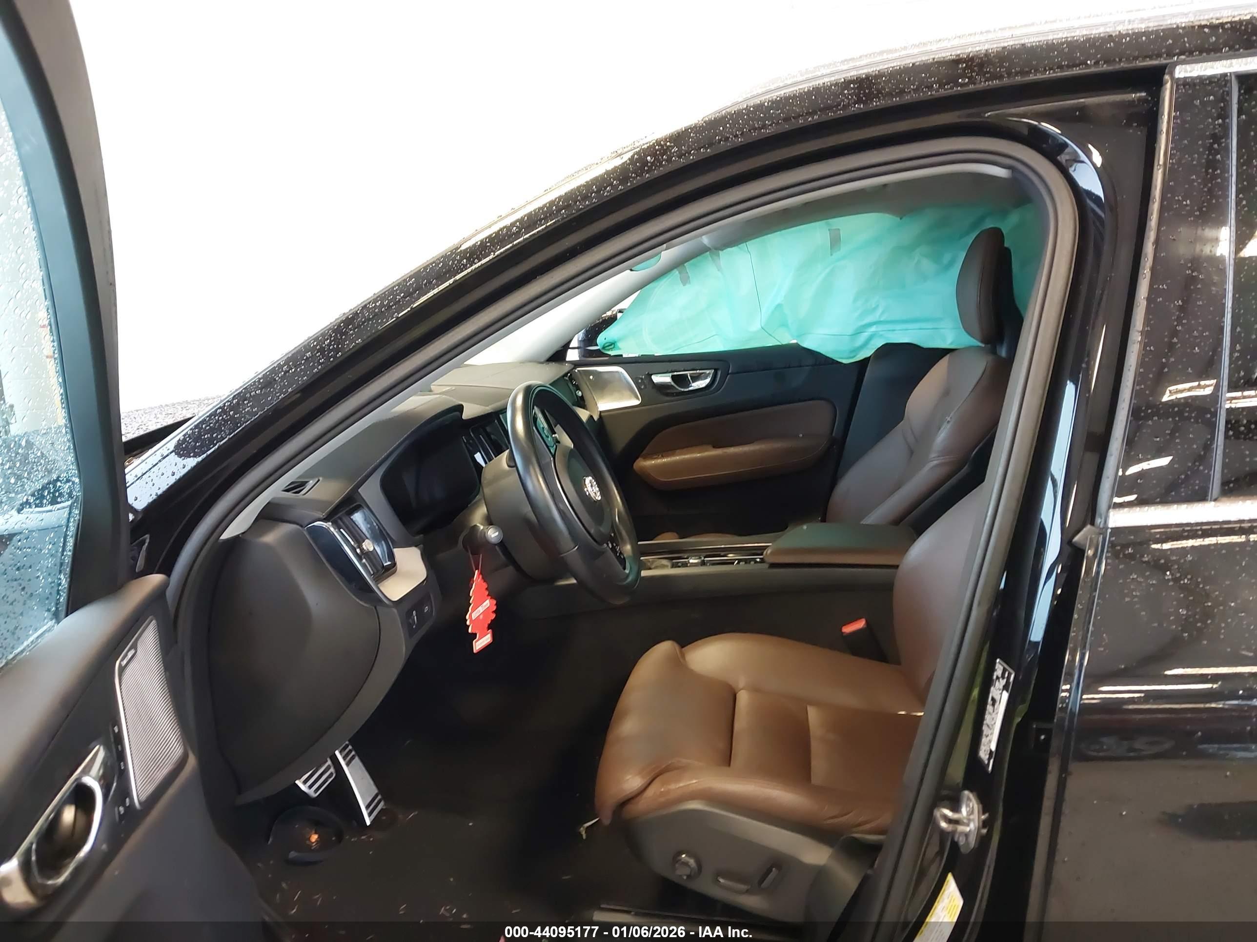 VOLVO XC60 image 5