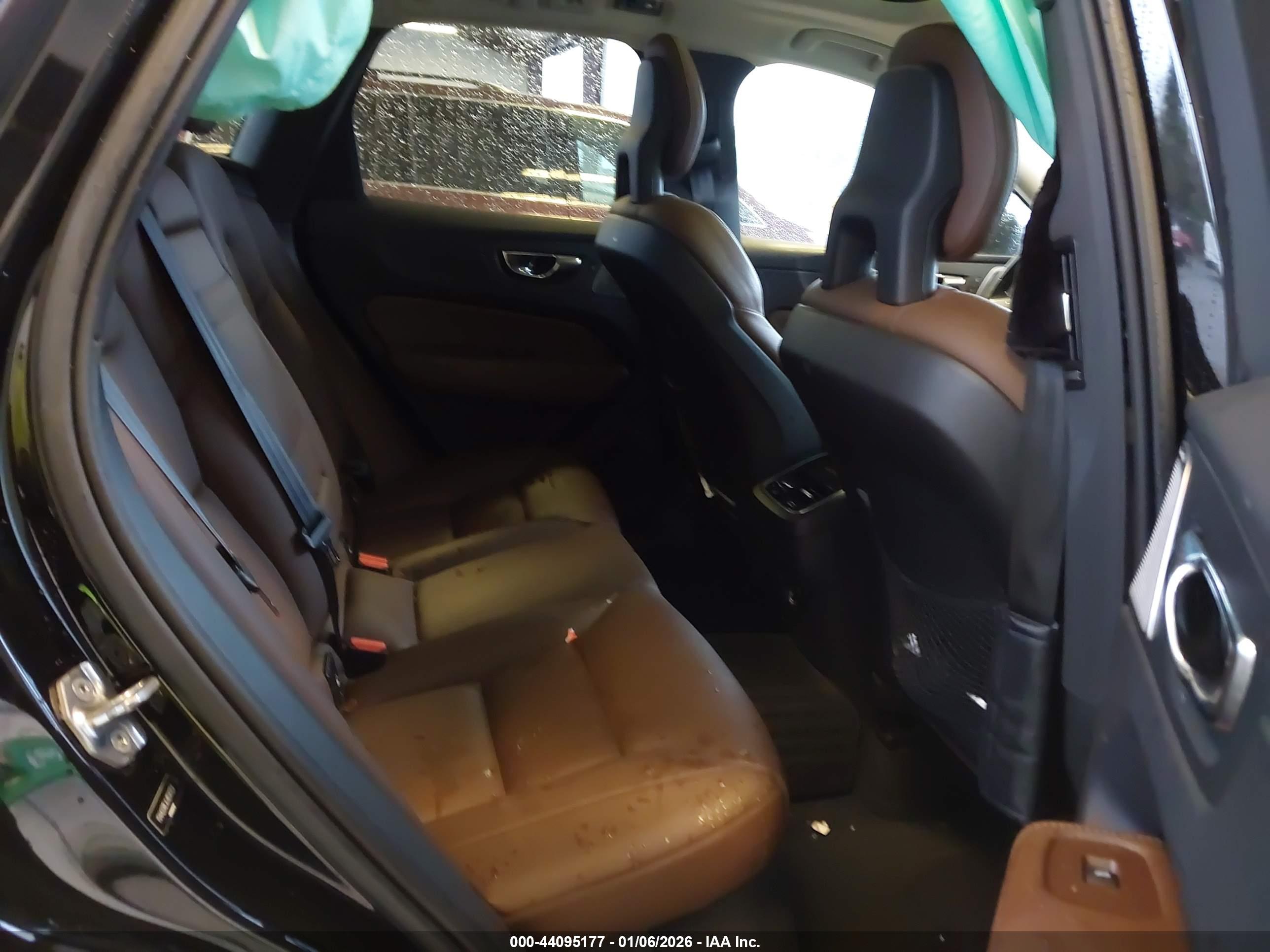 VOLVO XC60 image 8
