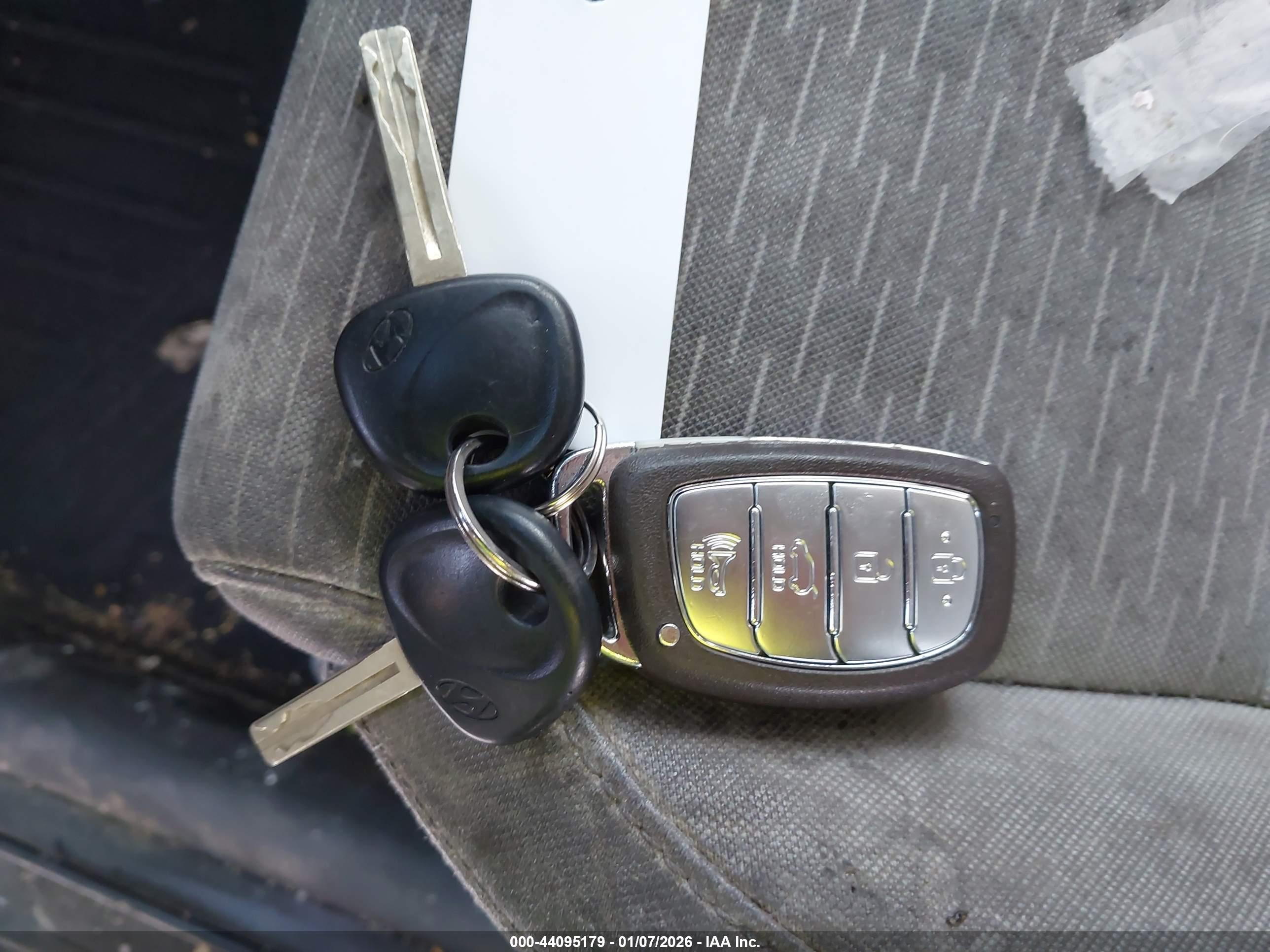 HYUNDAI TUCSON image 11