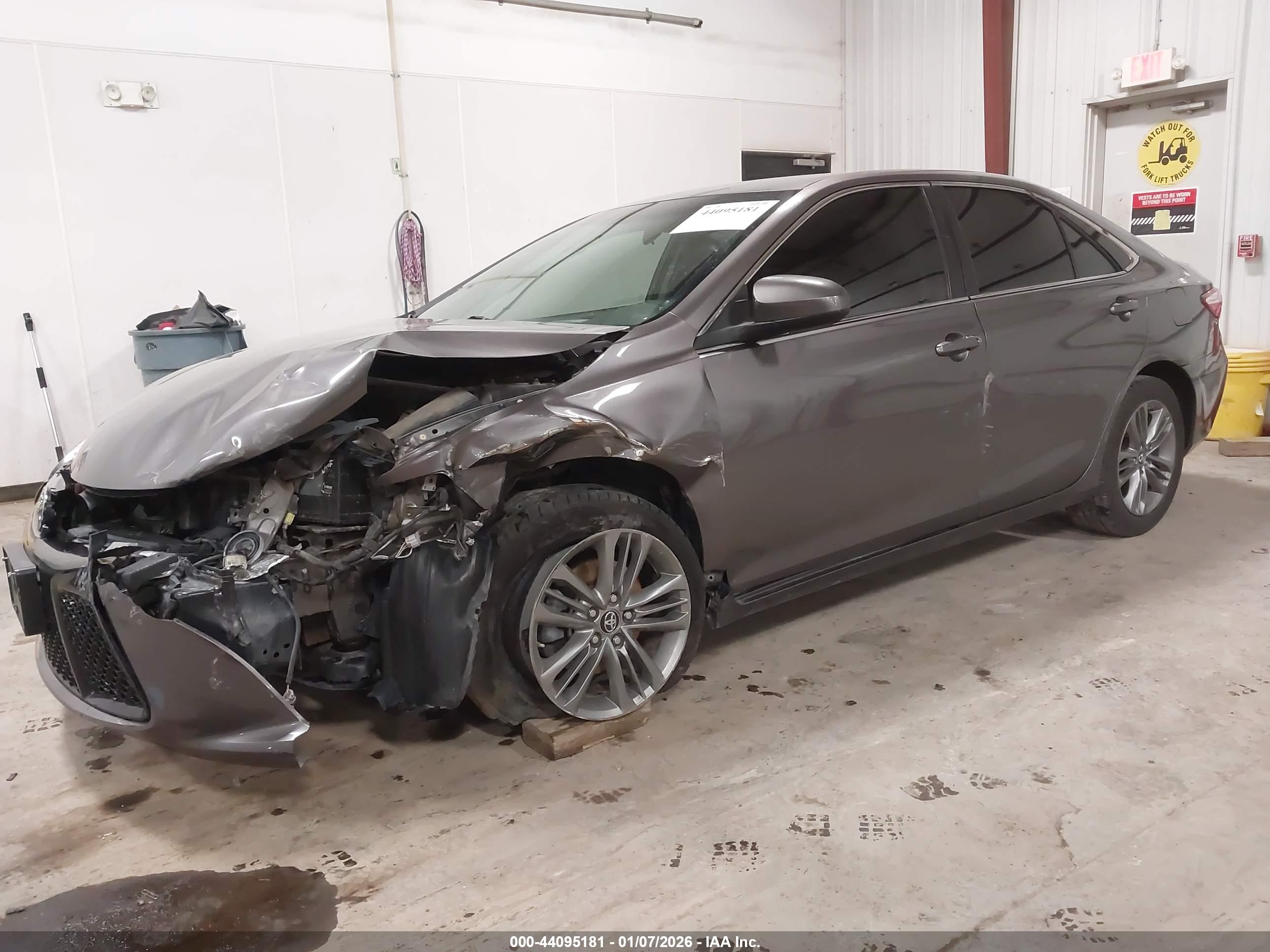 TOYOTA CAMRY image 2
