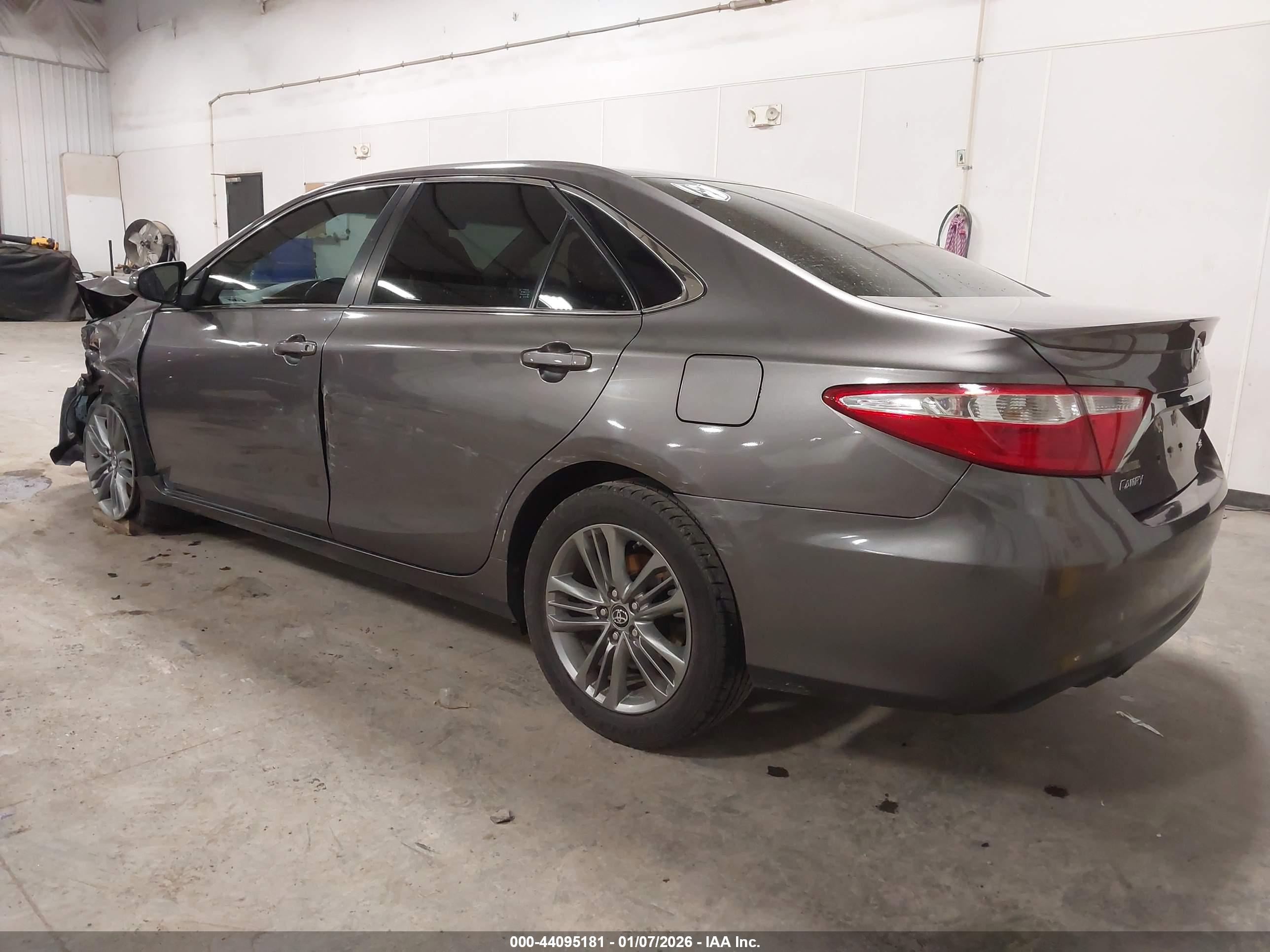TOYOTA CAMRY image 3