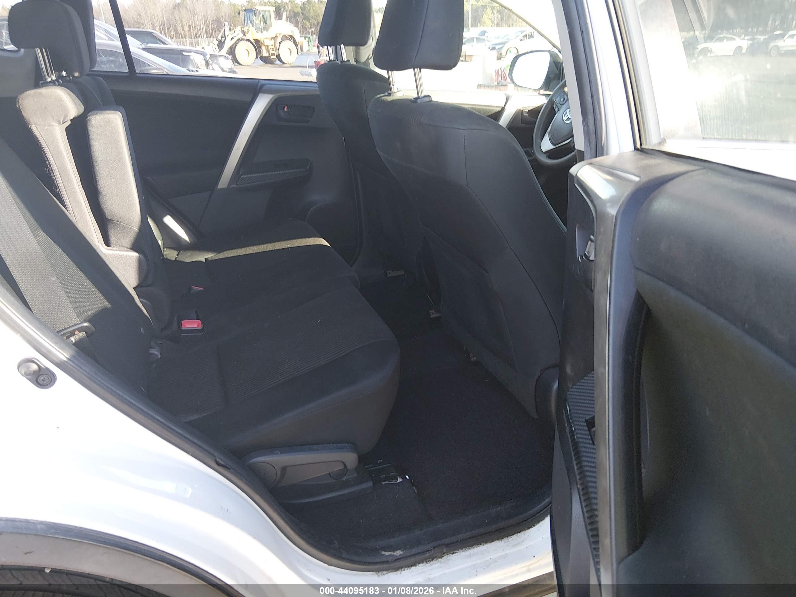 TOYOTA RAV4 image 8