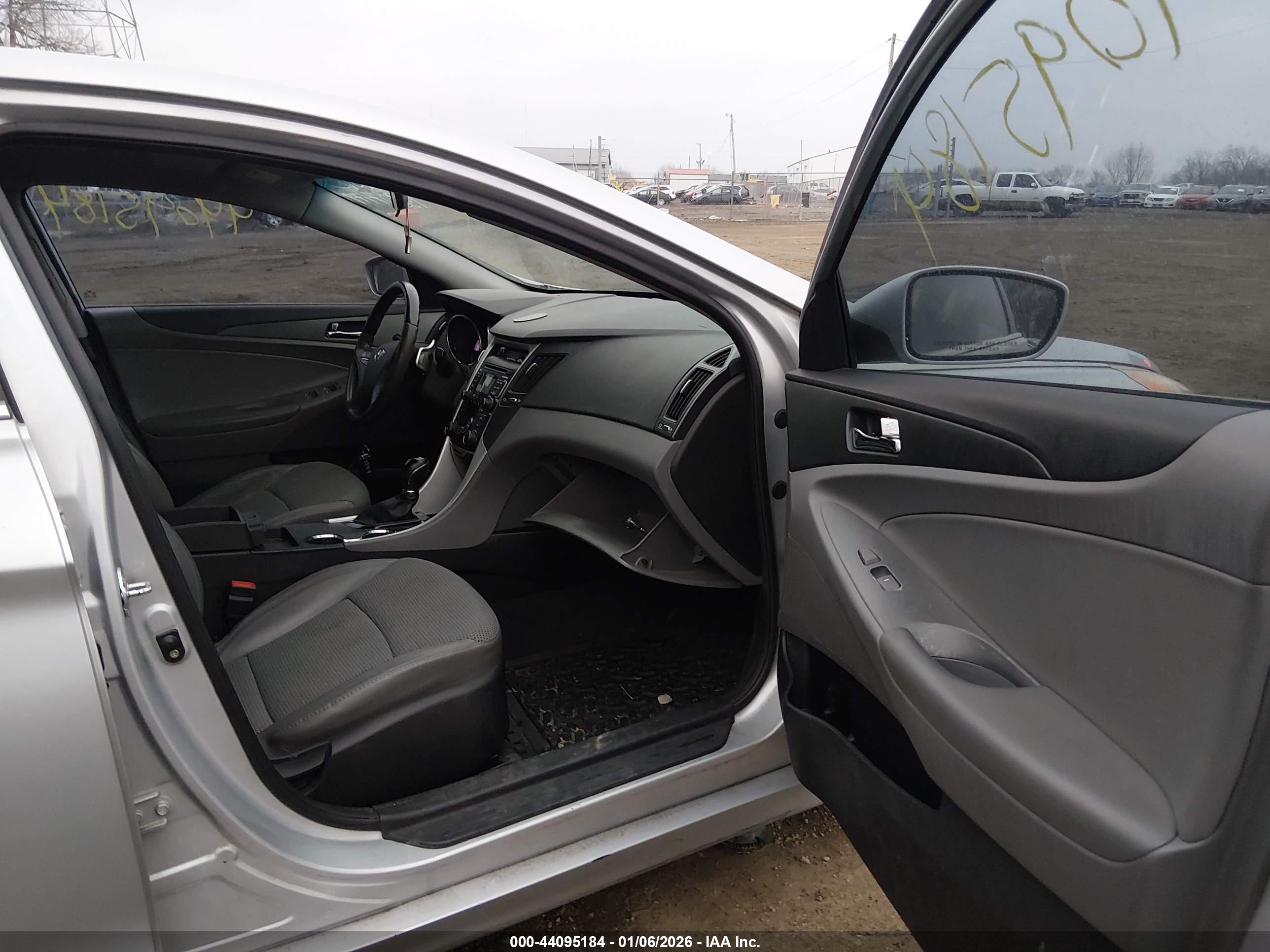 HYUNDAI SONATA image 5