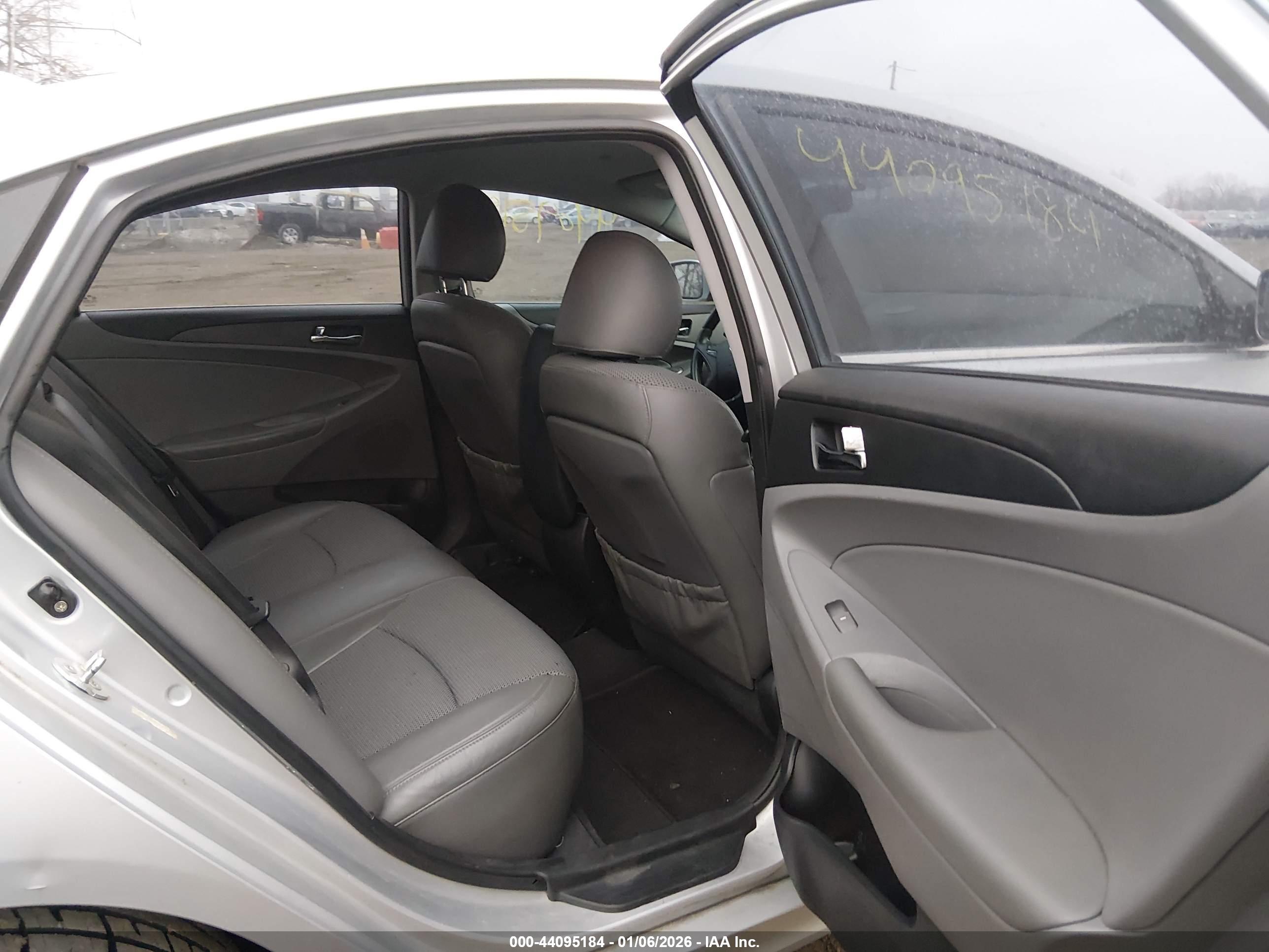HYUNDAI SONATA image 8